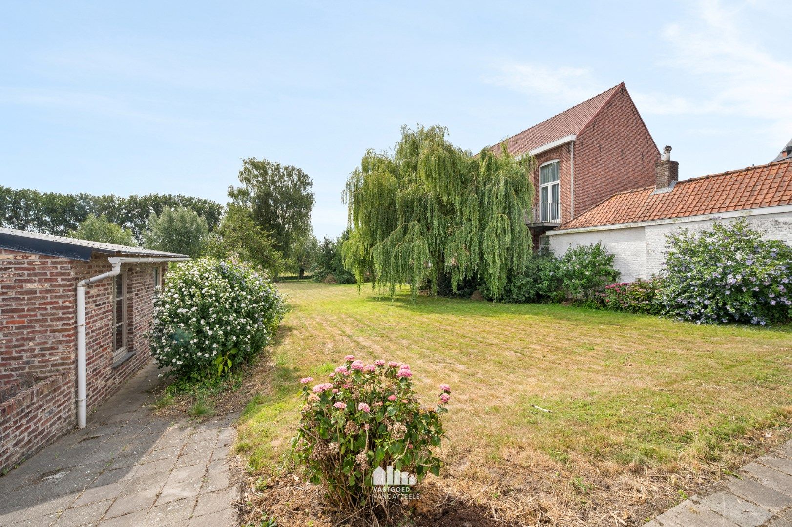Te renoveren karaktervolle woning met garage in de dorpskern op een perceel van 1.180m².   foto 15