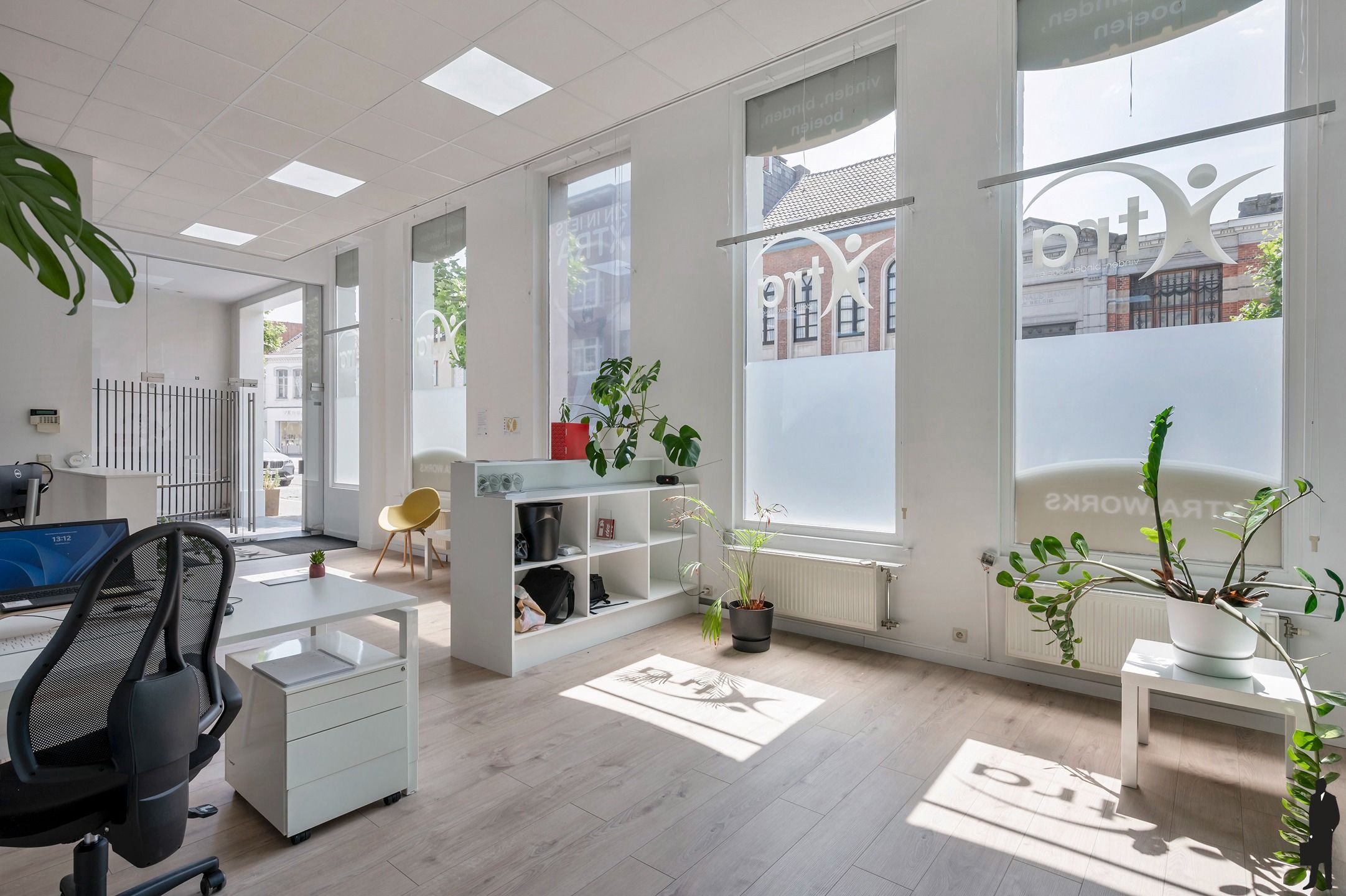 Handelspand/kantoorruimte ca. 228m² met twee staanplaatsen foto 6