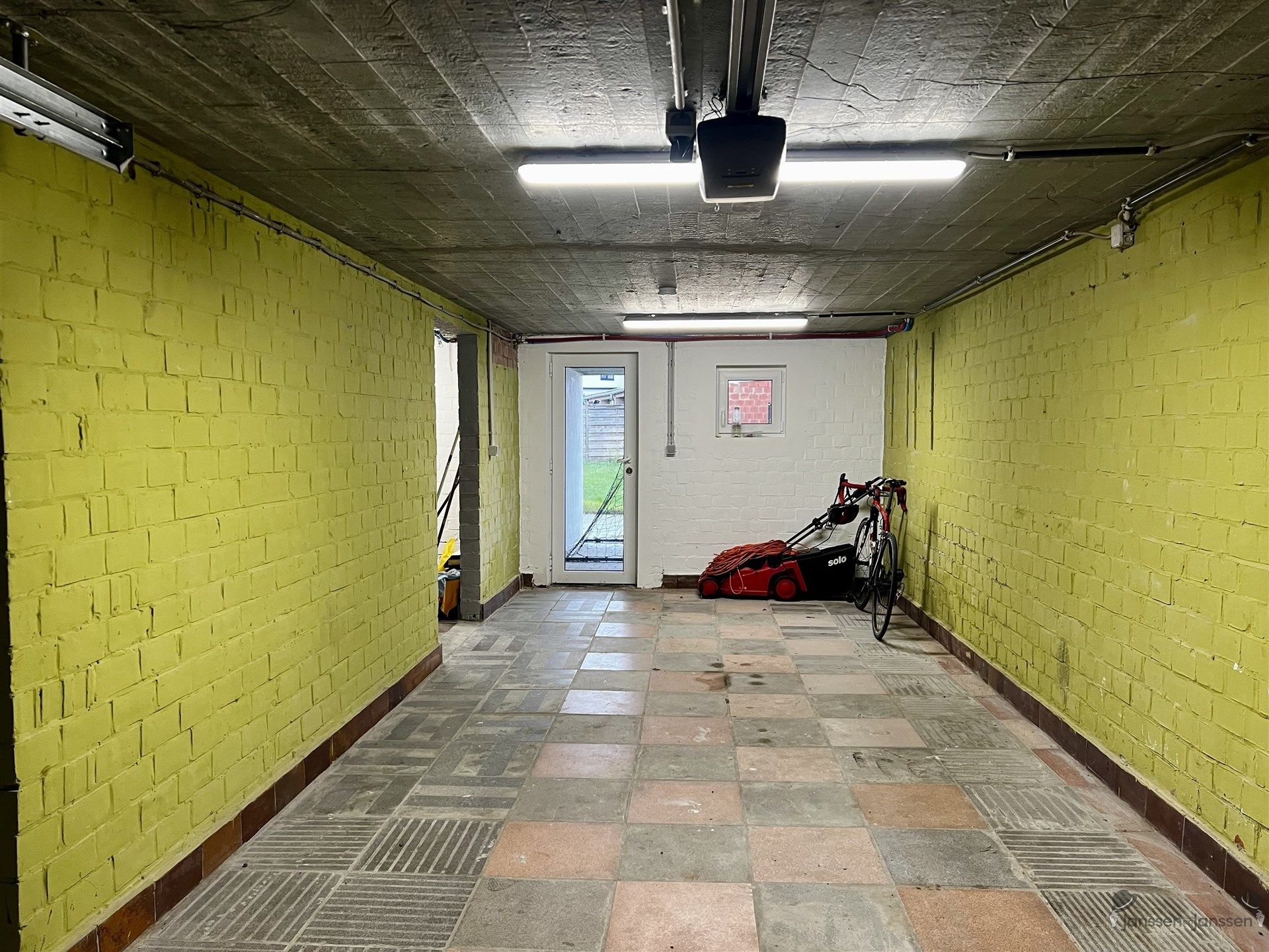 Bel-etage met inpandige garage & tuin foto 13