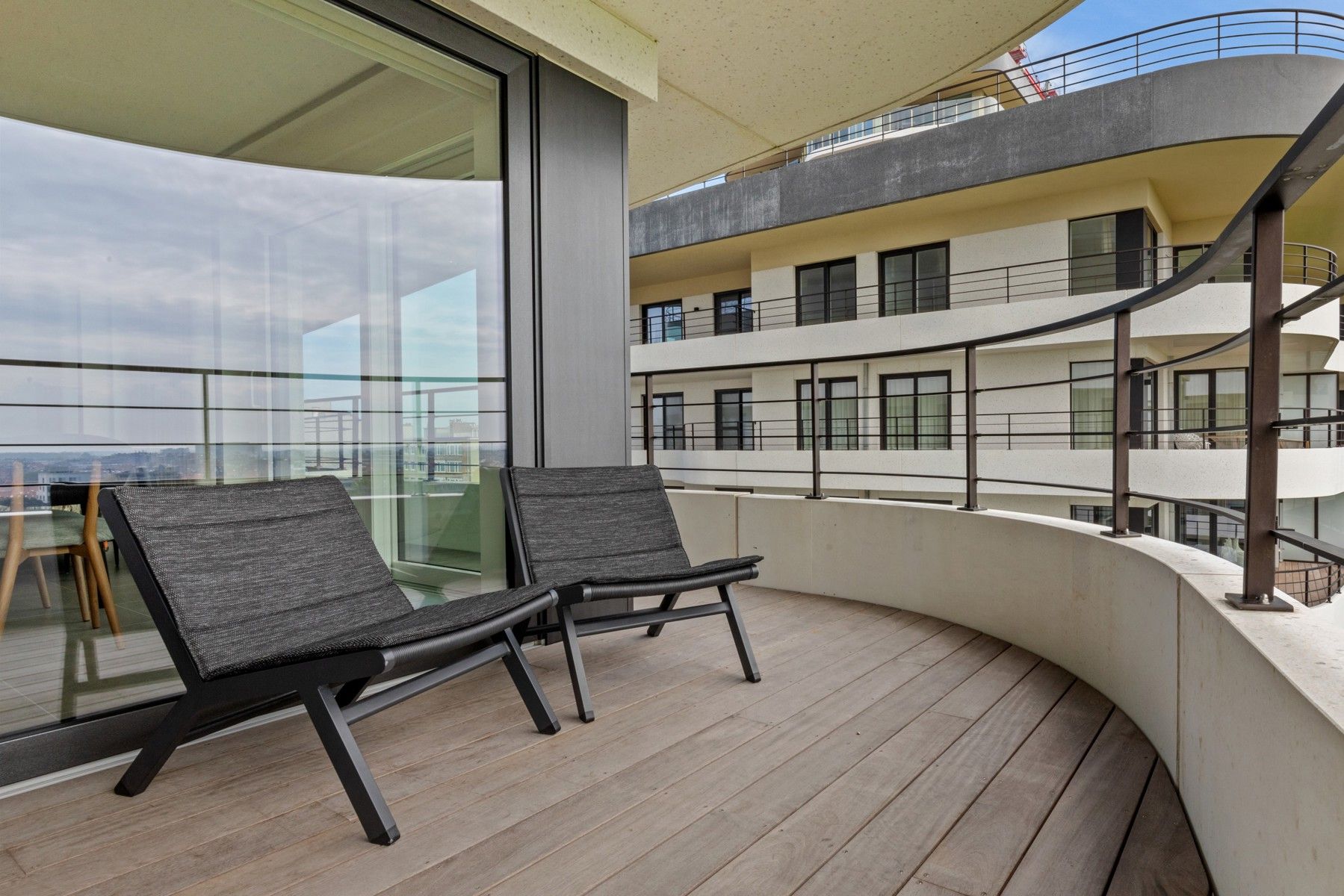 Luxe Appartement met Adembenemend Uitzicht! foto 19