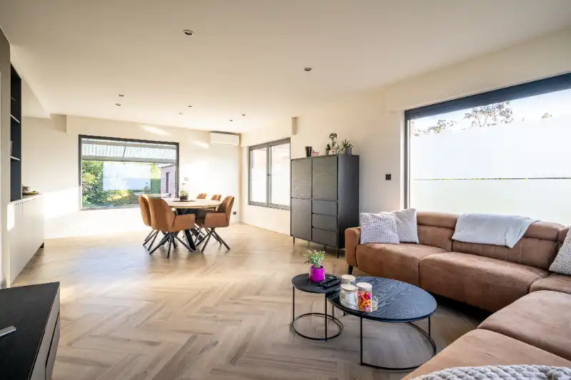 Gerenoveerde halfopen woning met ruime tuin. foto 4
