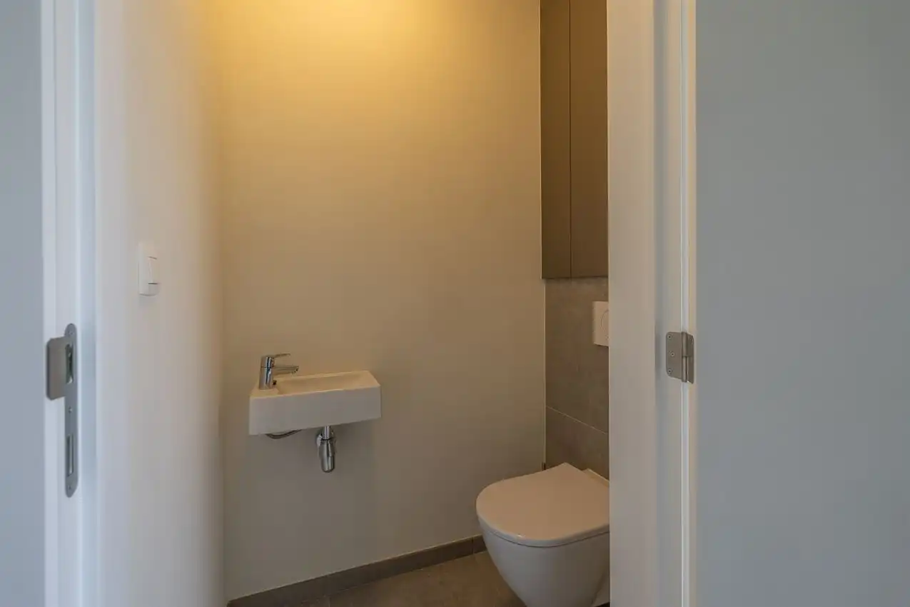 Nieuwbouwwoning, gunstig gelegen, 3 slpk, tuin, carport foto 16