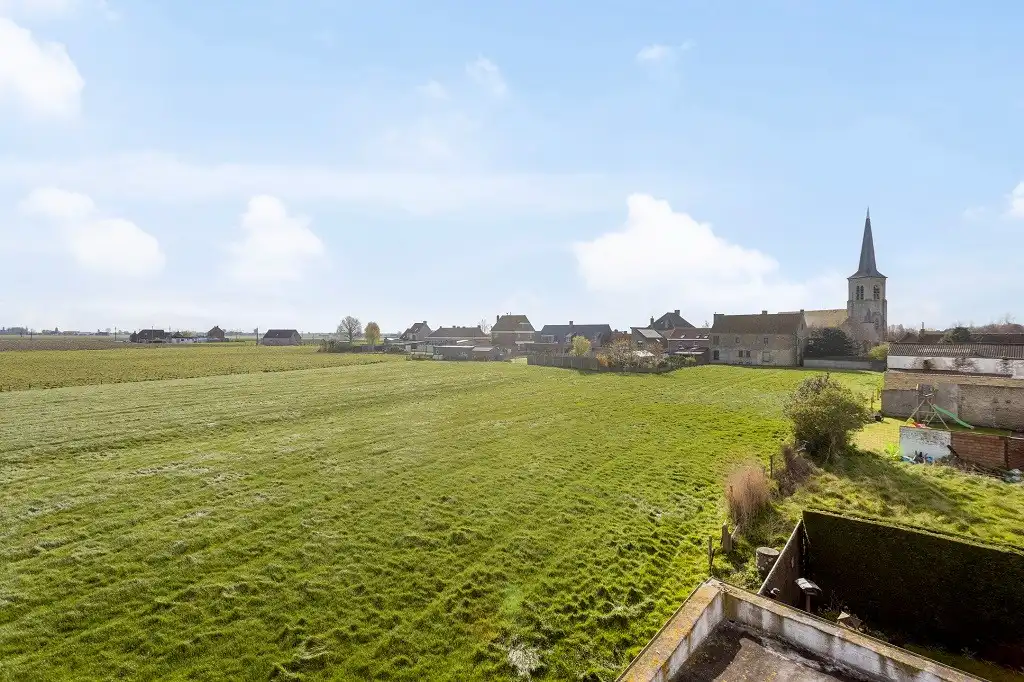HOOGSTADE: Commercieel gelegen handelspand langs de baan N8 Veurne-Ieper, momenteel ingericht als broodjeszaak maar zeker ook andere mogelijkheden (verhuurd). foto 17