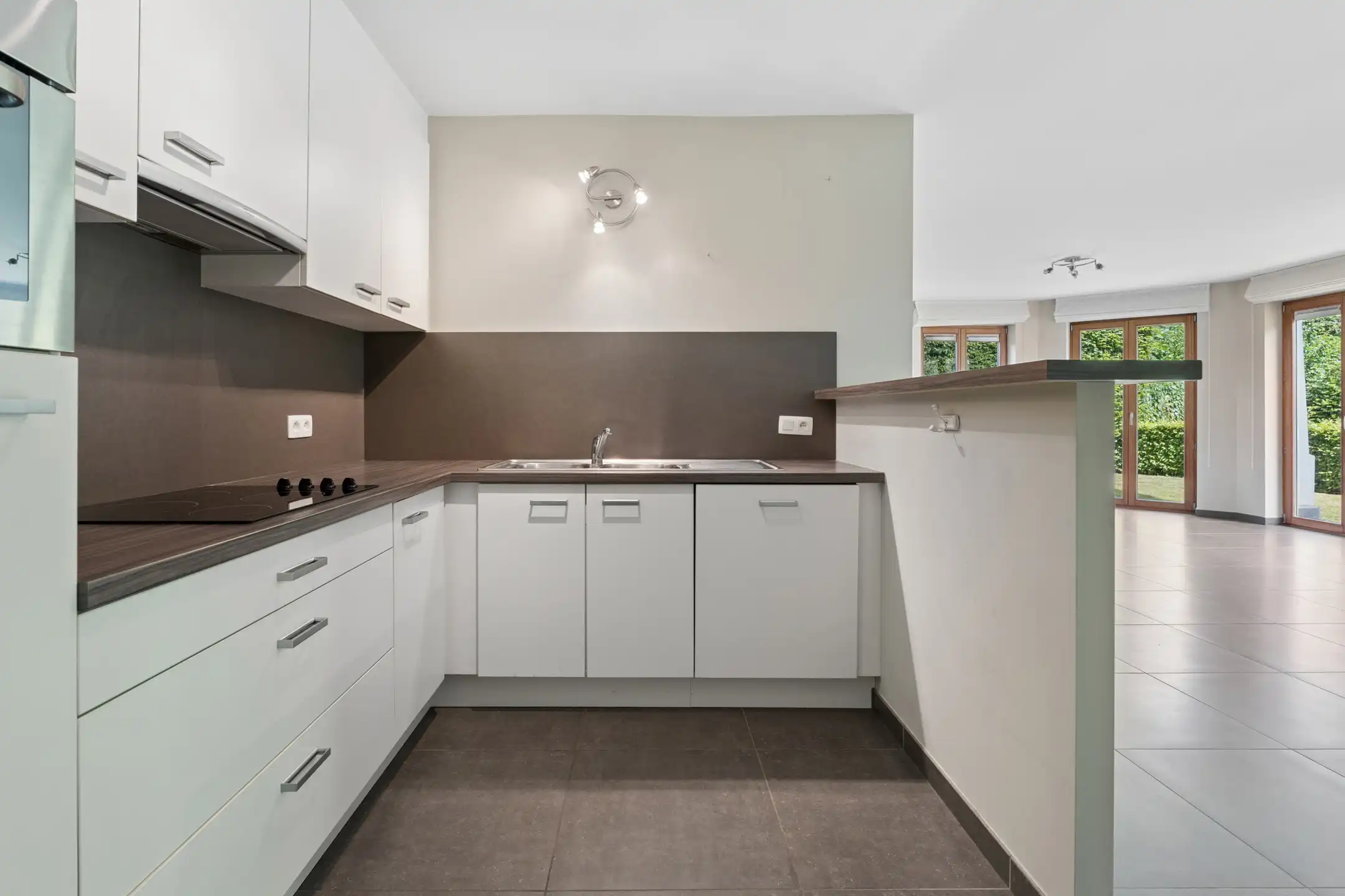 Rustig gelegen gelijkvloers appartement met 2 slaapkamers foto 7