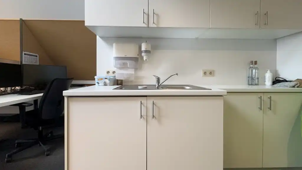 Ingedeelde kantoorruimte te huur in Brugstraat in Aalter foto 12