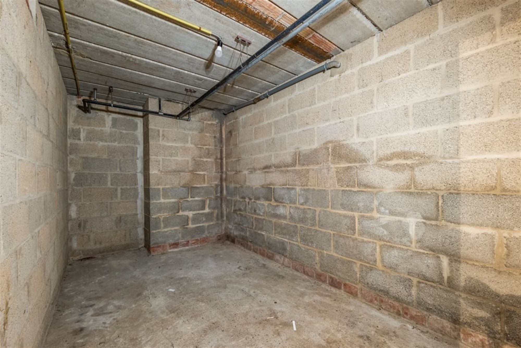 OPBRENGSTEIGENDOM MET 6 APPARTEMENTEN EN 4 STAANPLAATSEN IN SINT-TRUIDEN  foto 11