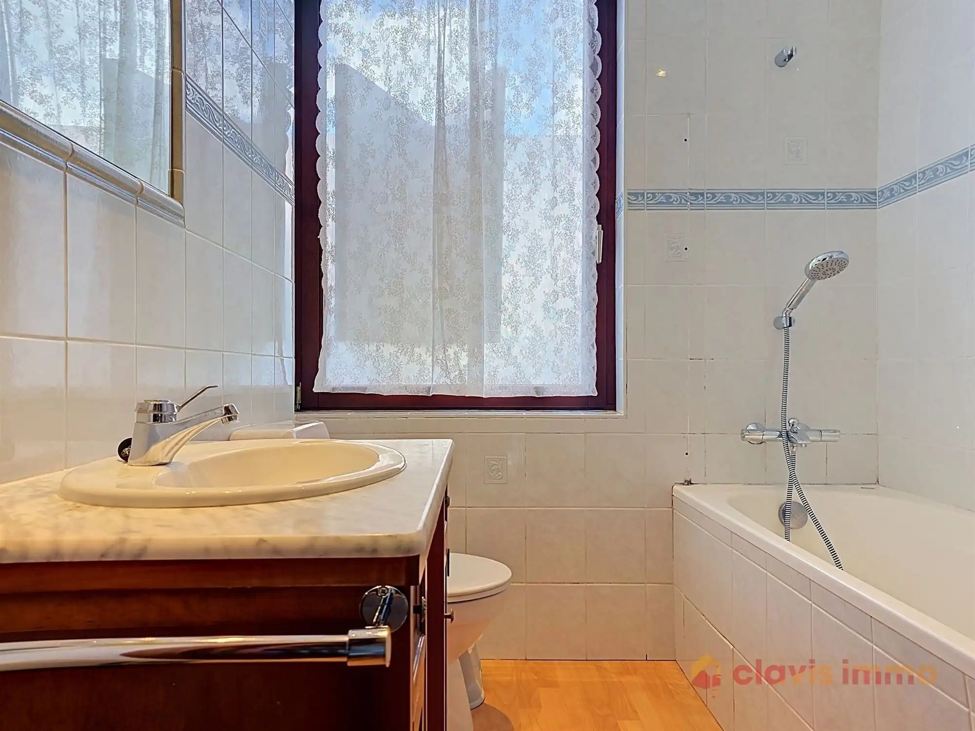 Aangename 3-gevel woning met tuin foto 19