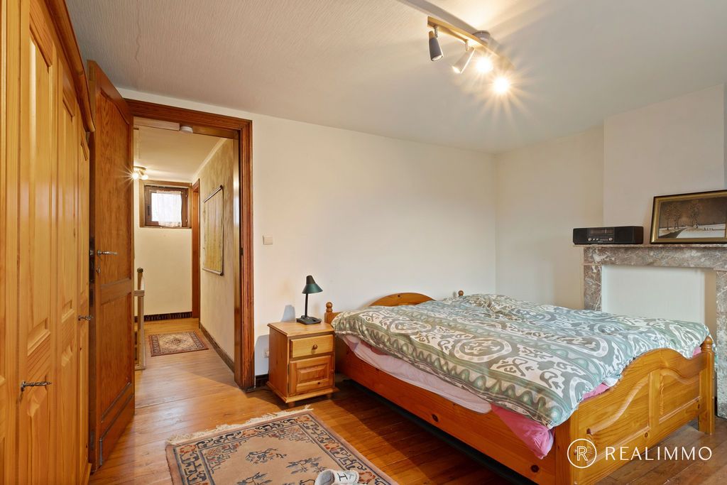 Rustige gezinswoning op 789m² foto 12