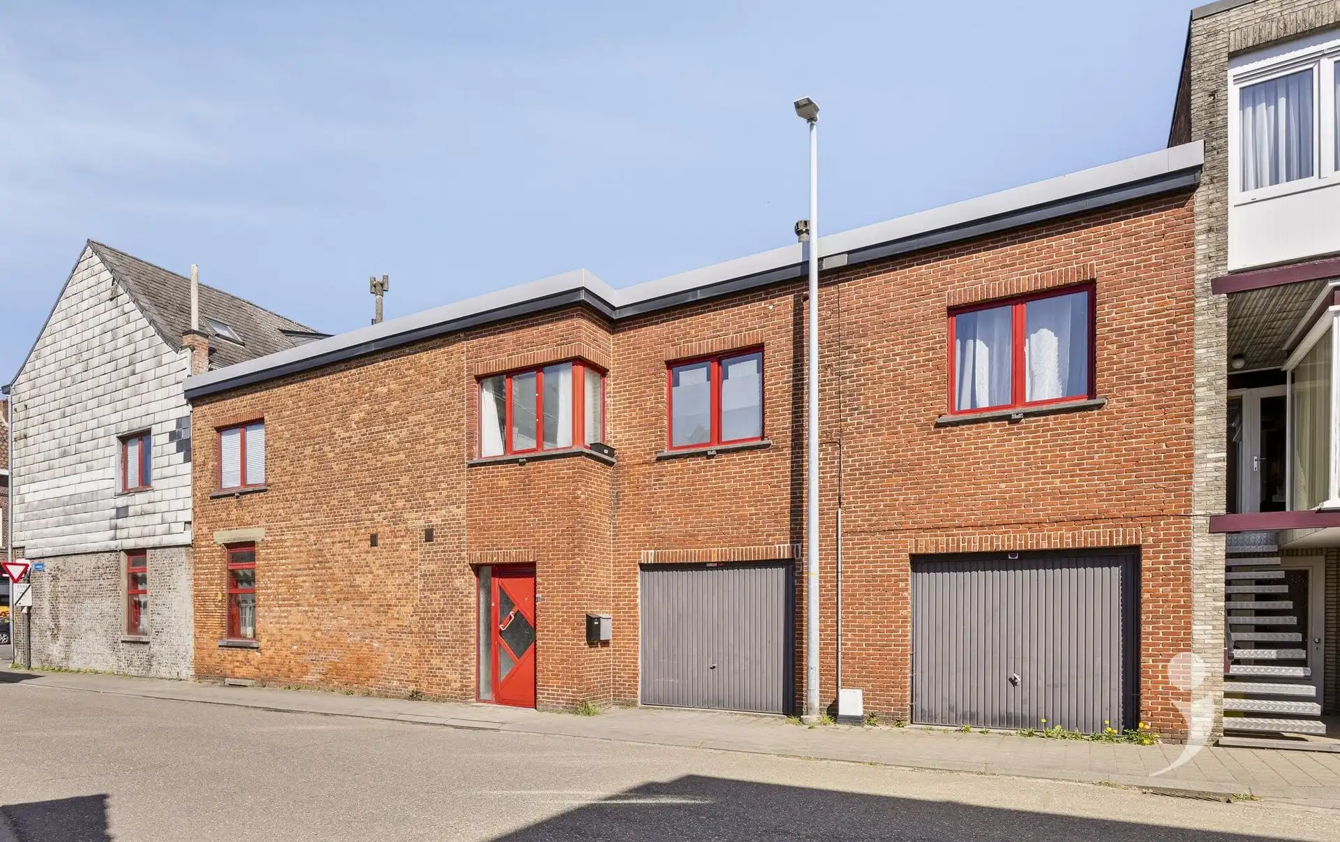 Interessante opbrengsteigendom met drie appartementen foto 3