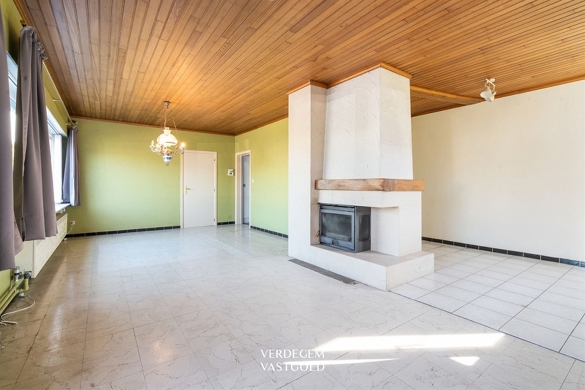 Te renoveren bungalow met 3 slaapkamers in fijne woonwijk foto 2