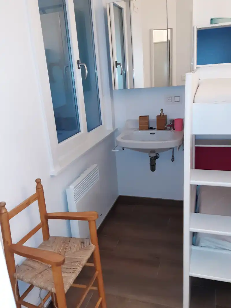 Mooi gerenoveerd 2-slaapkamer-appartement  met zeezicht. foto 19