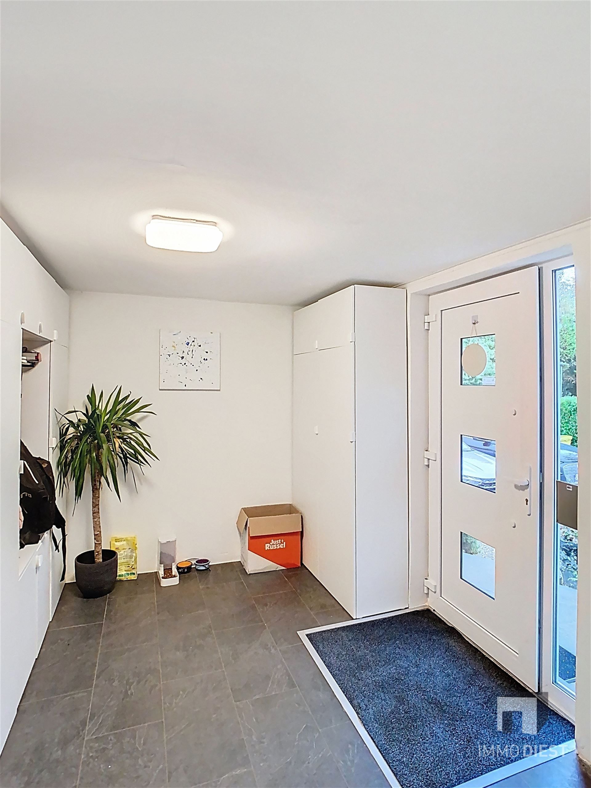 Charmante gerenoveerde woning met 4 slpkmrs foto 5