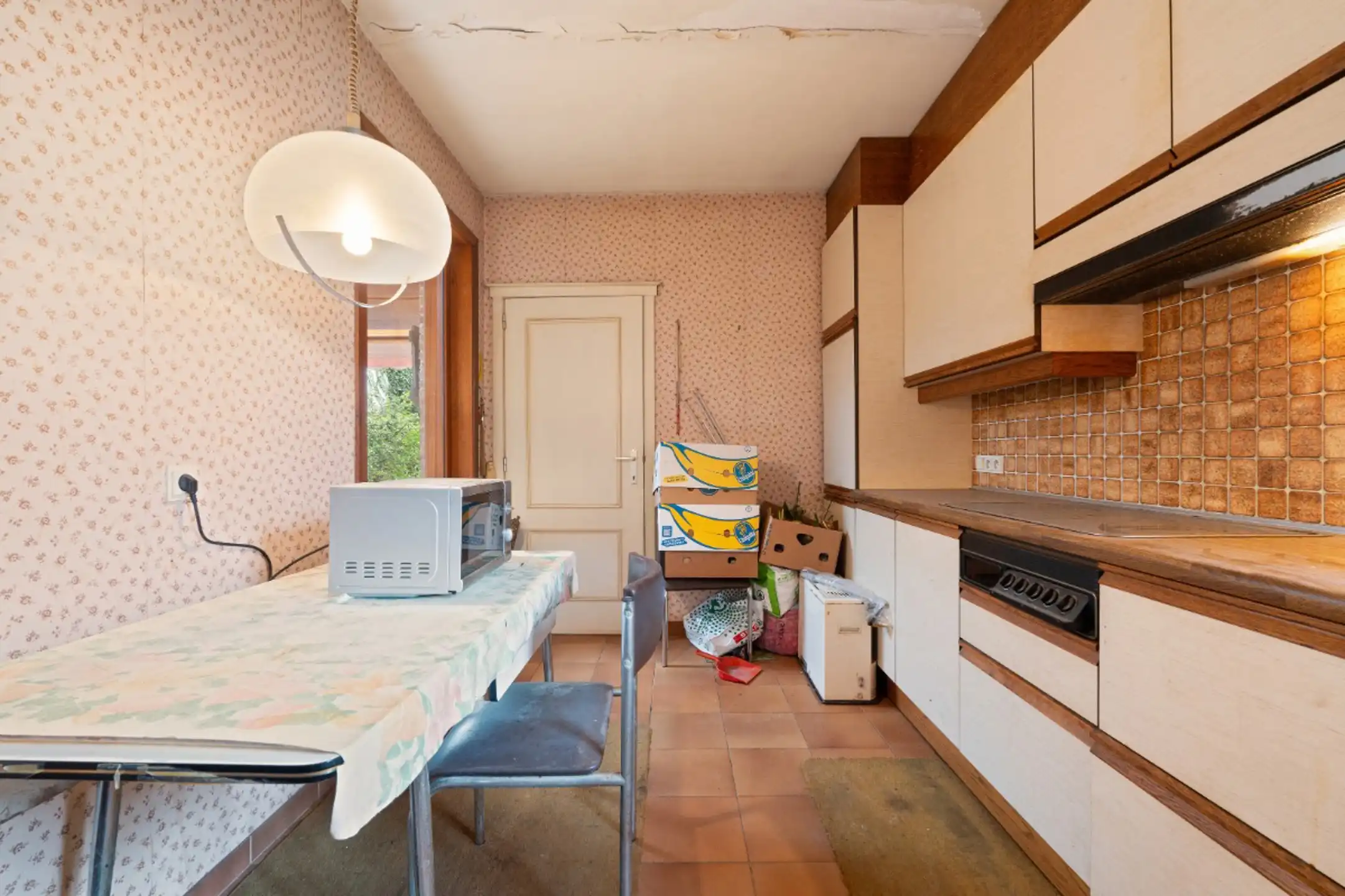 Centraal gelegen burgerwoning met garage en ruime tuin foto 13