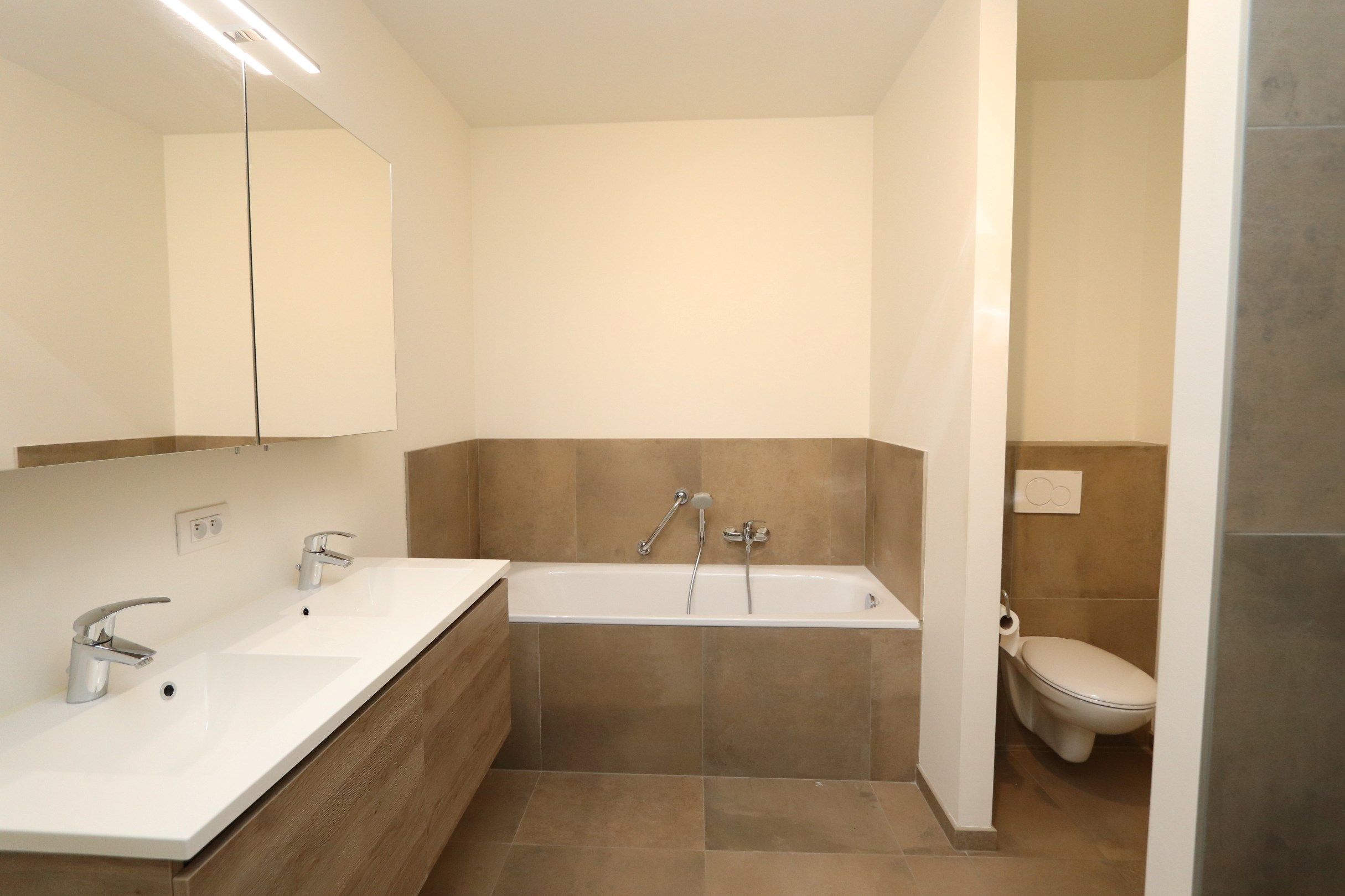 PRACHTIG NIEUWBOUWAPPARTEMENT foto 13
