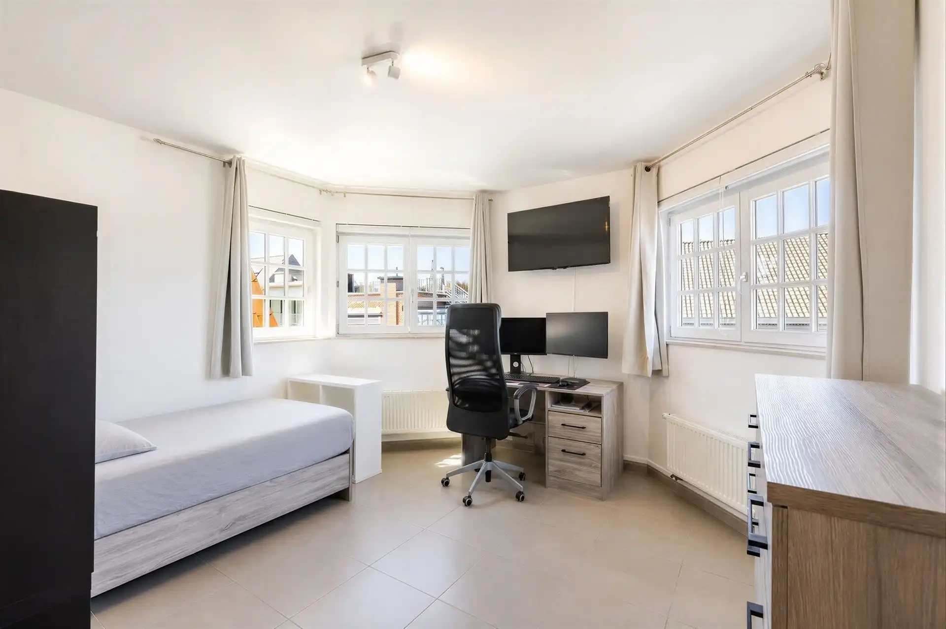 Lichtrijk duplexappartement met 2 SLPK, 2 badkamers & garage foto 16