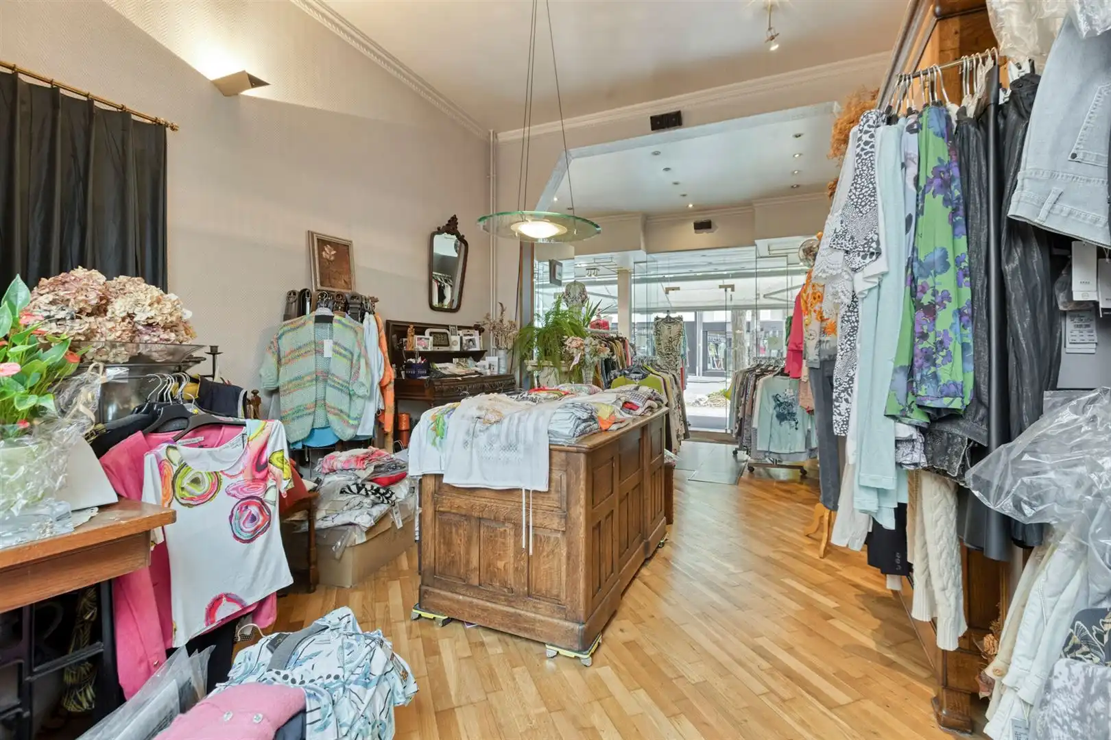 TE KOOP: Handelshuis met ruime woonst in het centrum van Leopoldsburg! foto 5