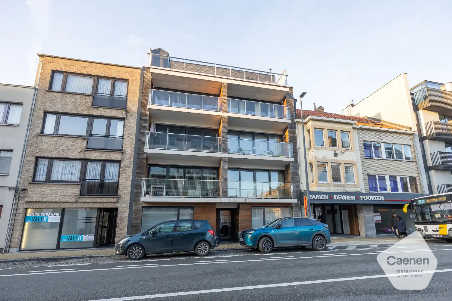 Gelijkvloers appartement te Mariakerke te huur foto {{pictureIndex}}