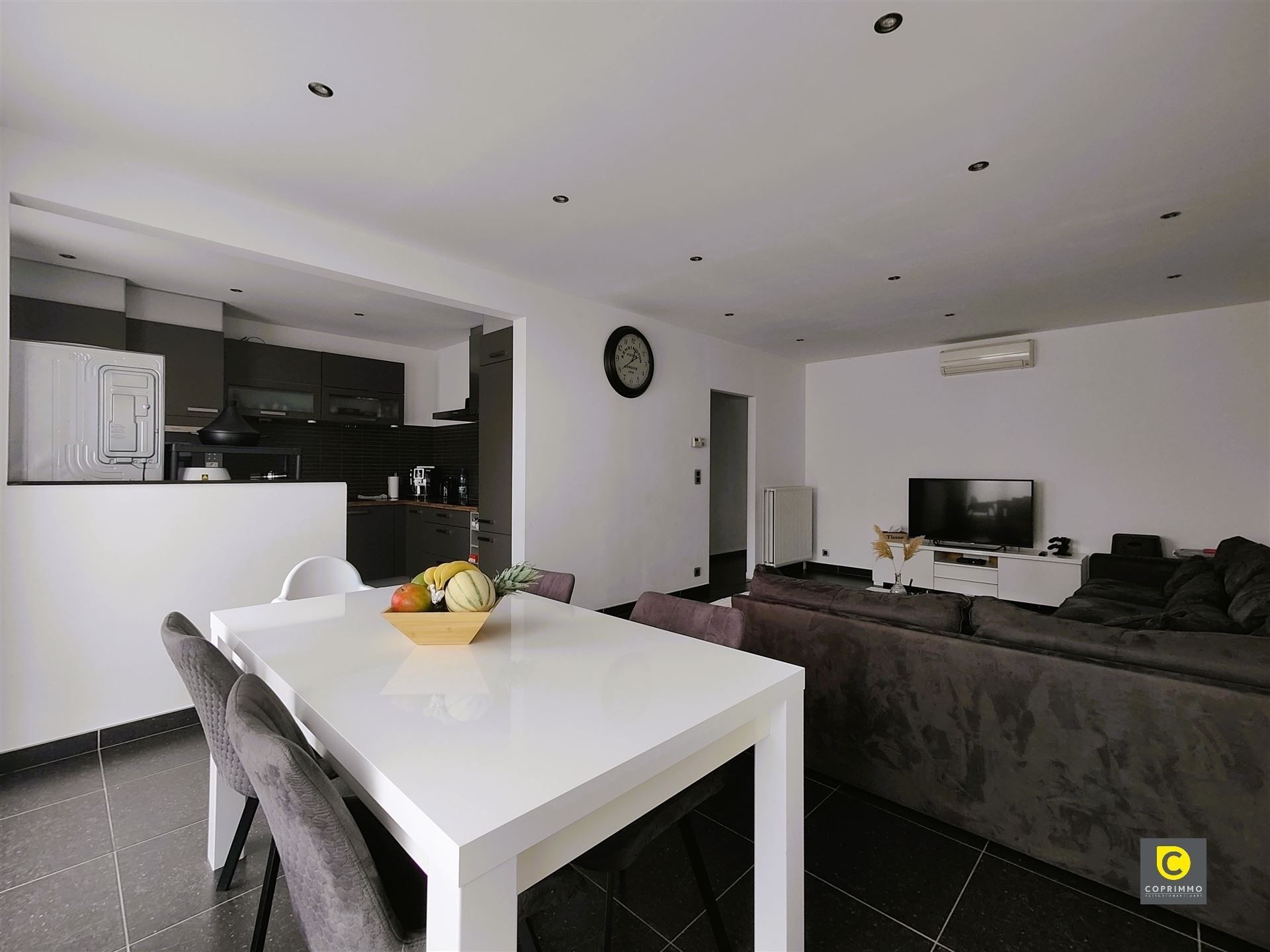 Ruim 2 slaapkamer app + autostaanplaats! foto 2