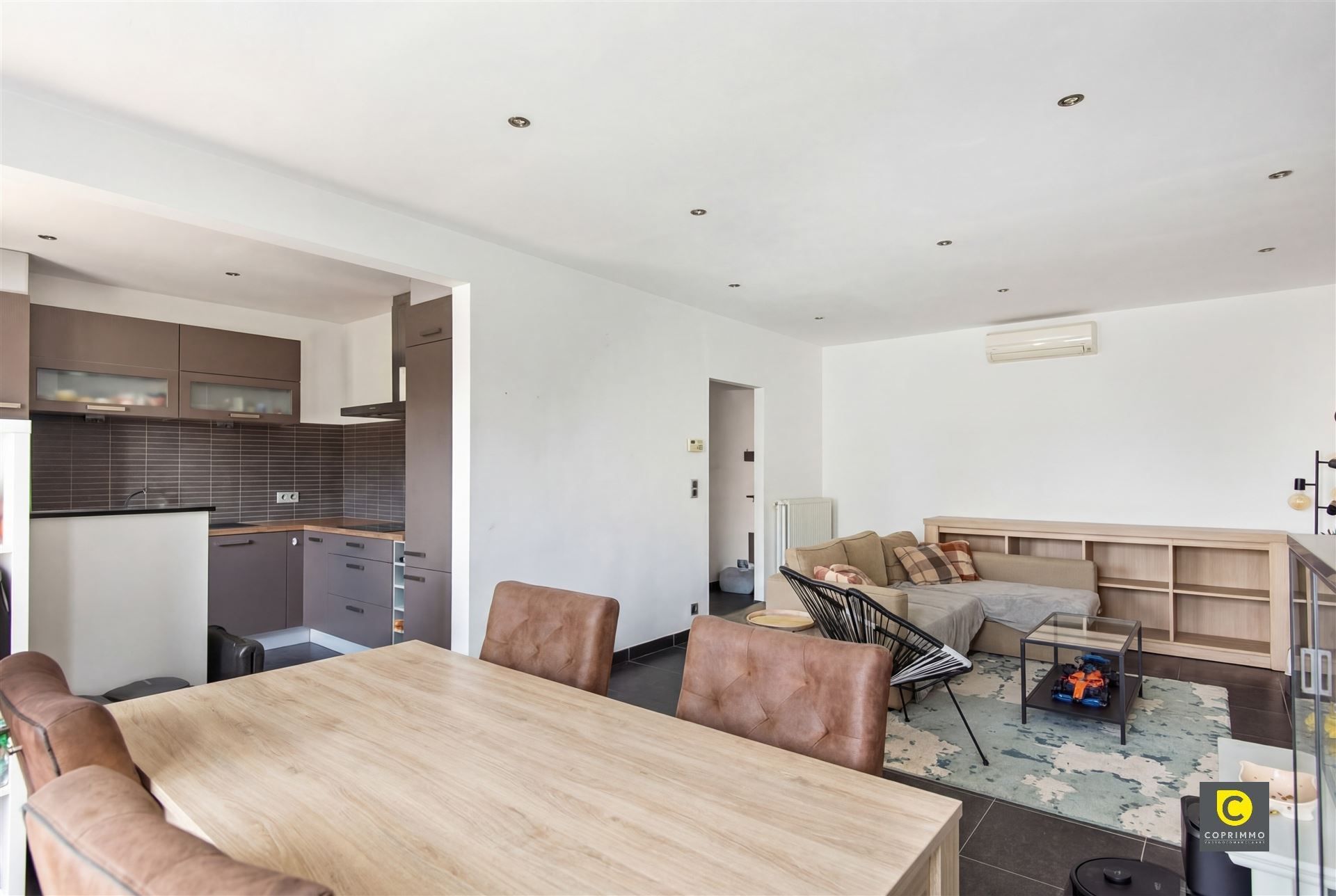 Ruim 2 slaapkamer app + P foto 2