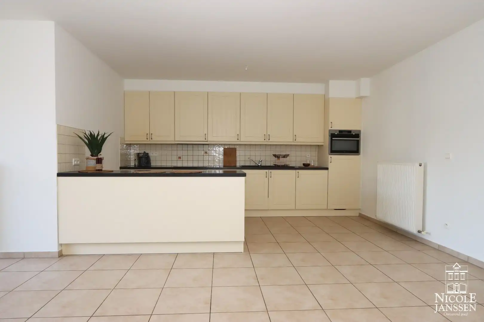 Verzorgd appartement met overdekt terras en parkeerplaats foto 7