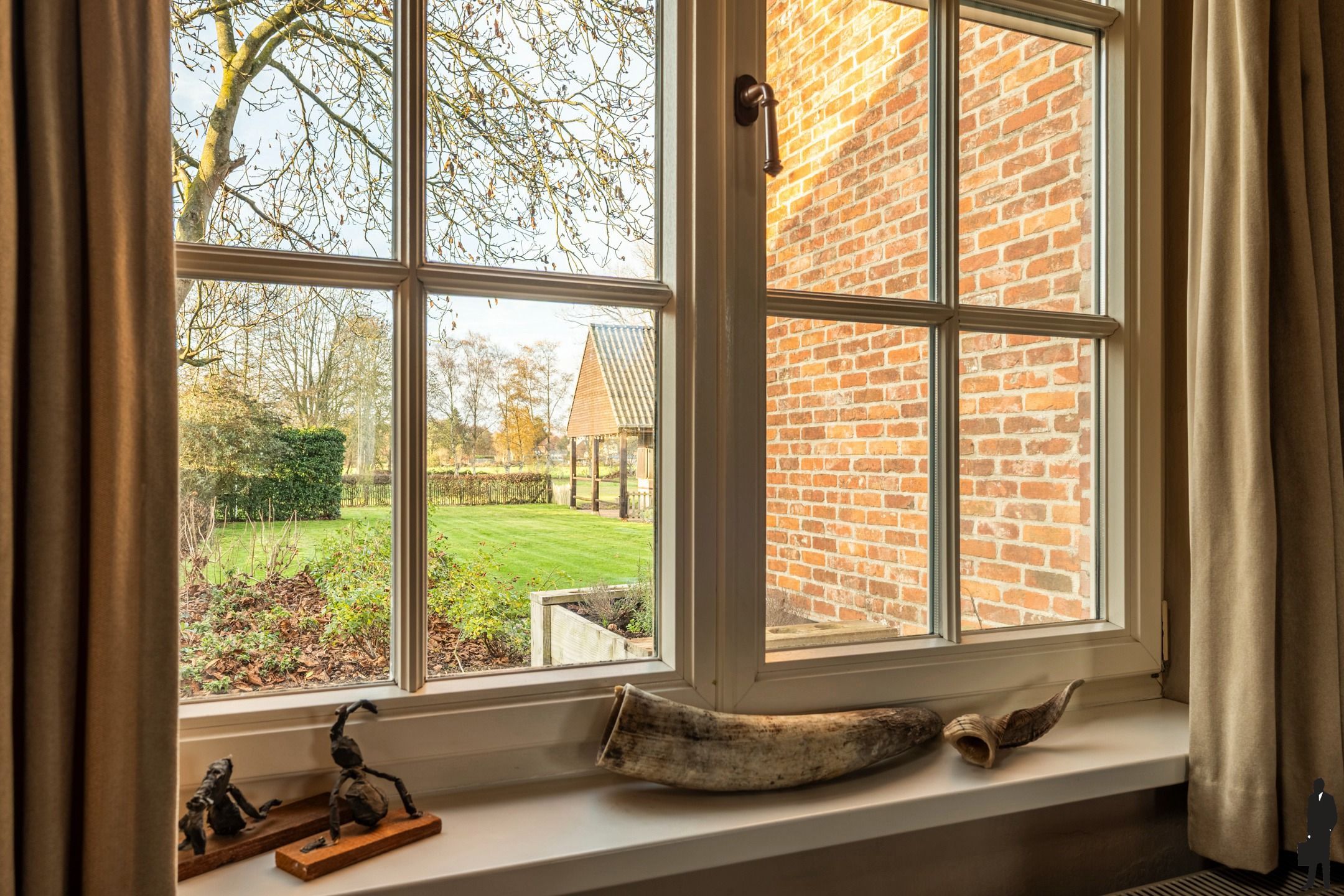 Villa met 4 tot 5 slaapkamers, weiland en paardenstallen (2) foto 8