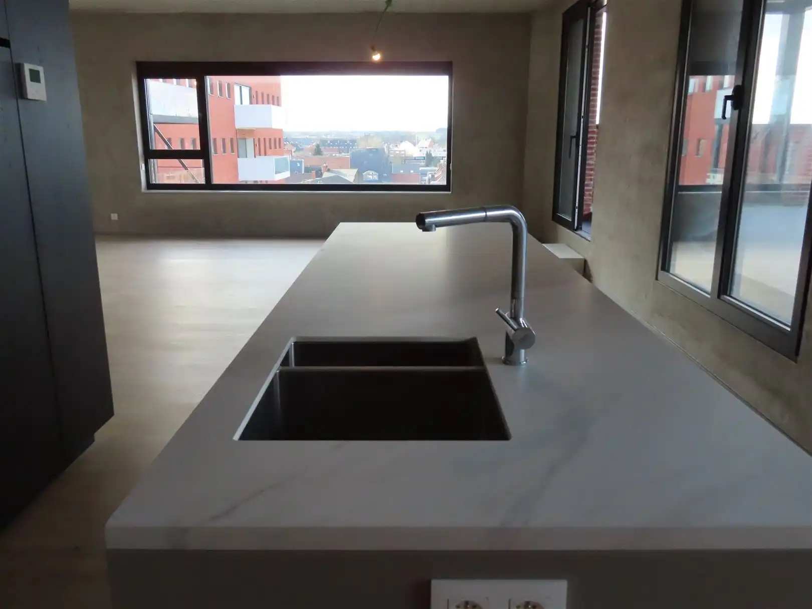 Loft appartement (187m²) met terras (120m²) & parking! foto 4