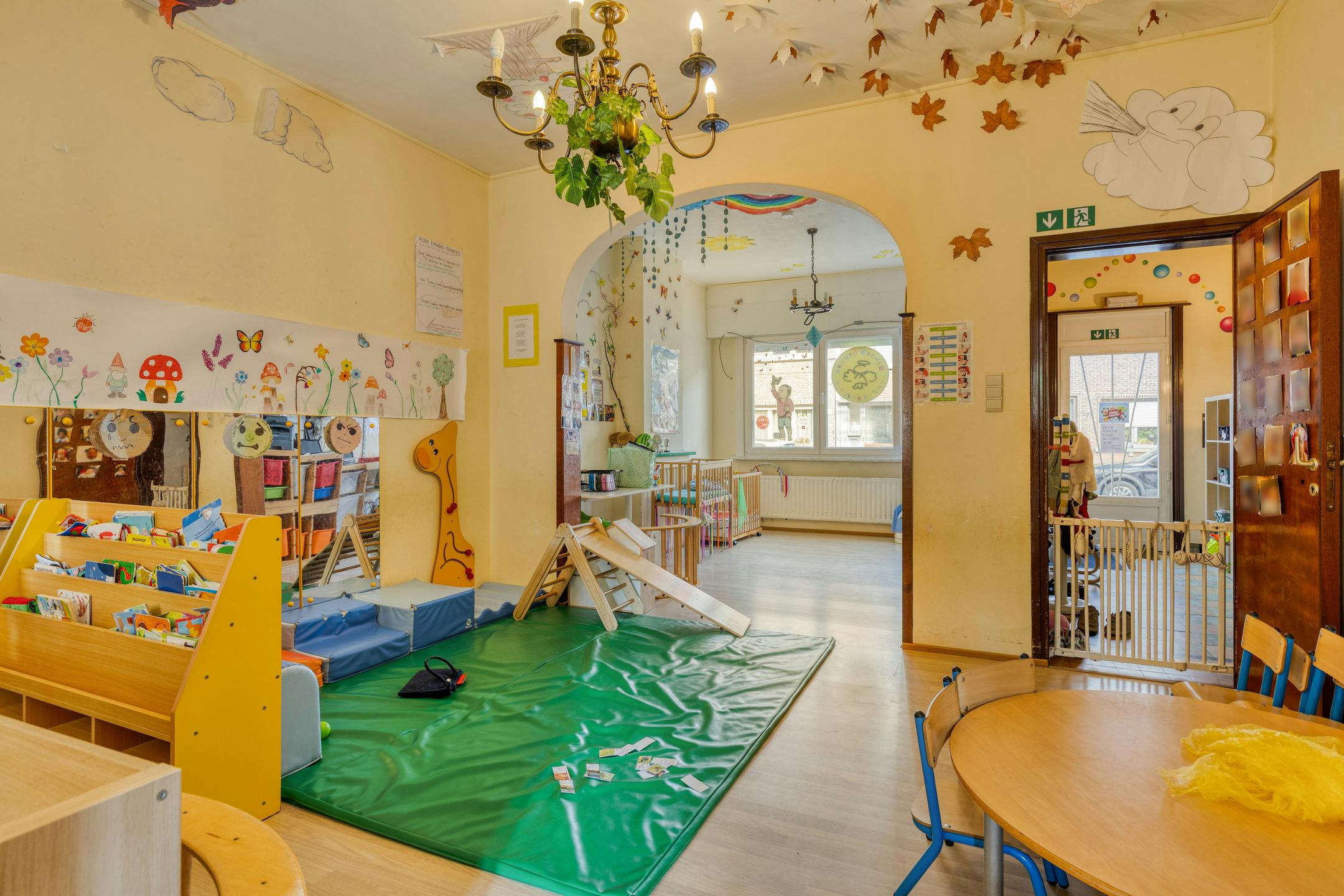 Huis met veel potentieel te koop in Merksem foto 4