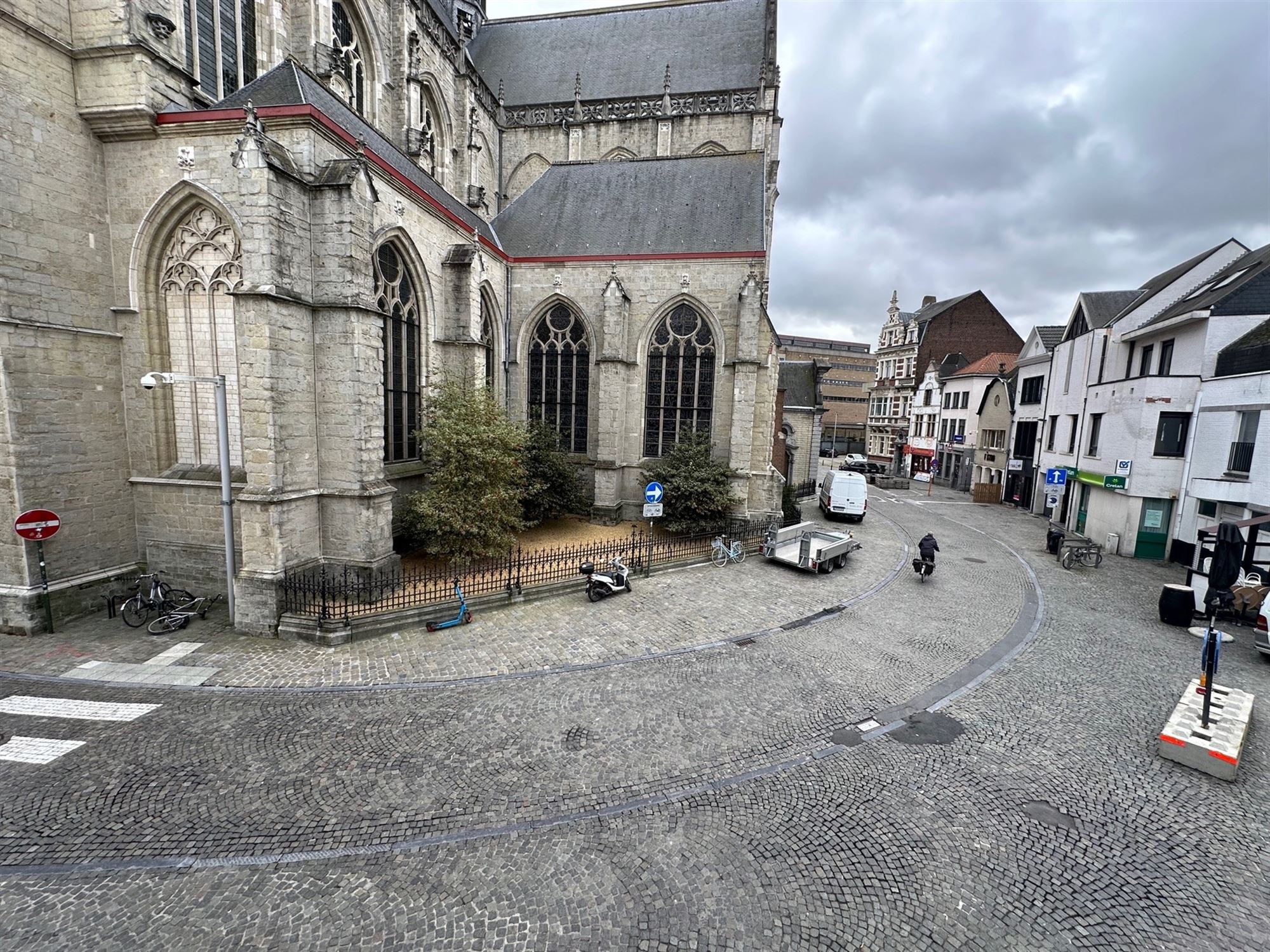 Uniek gebouw kort nabij de Grote markt foto 18