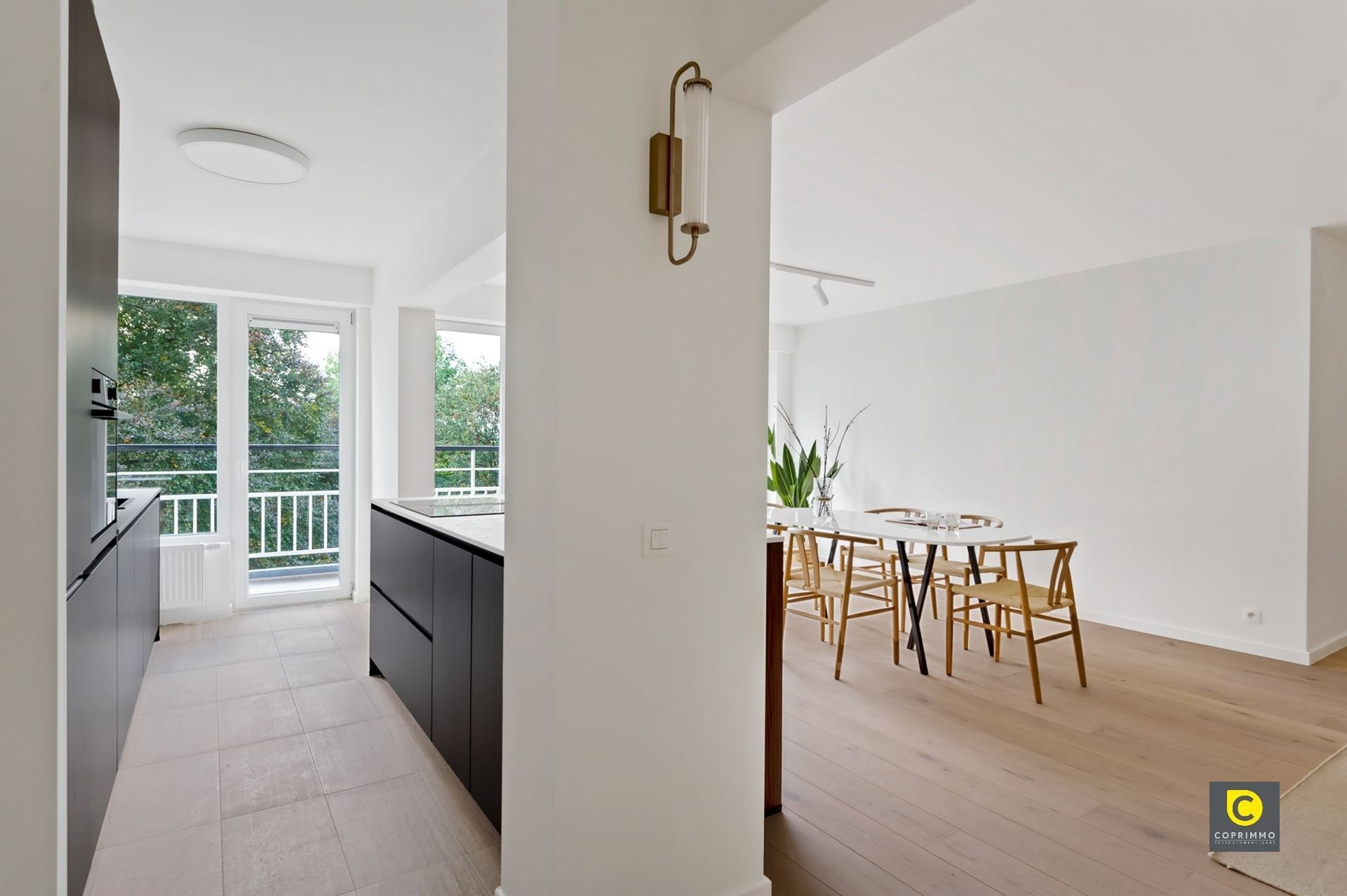 Luxueus gerenoveerd 2-slpk app met groot terras in 't groen! foto 2