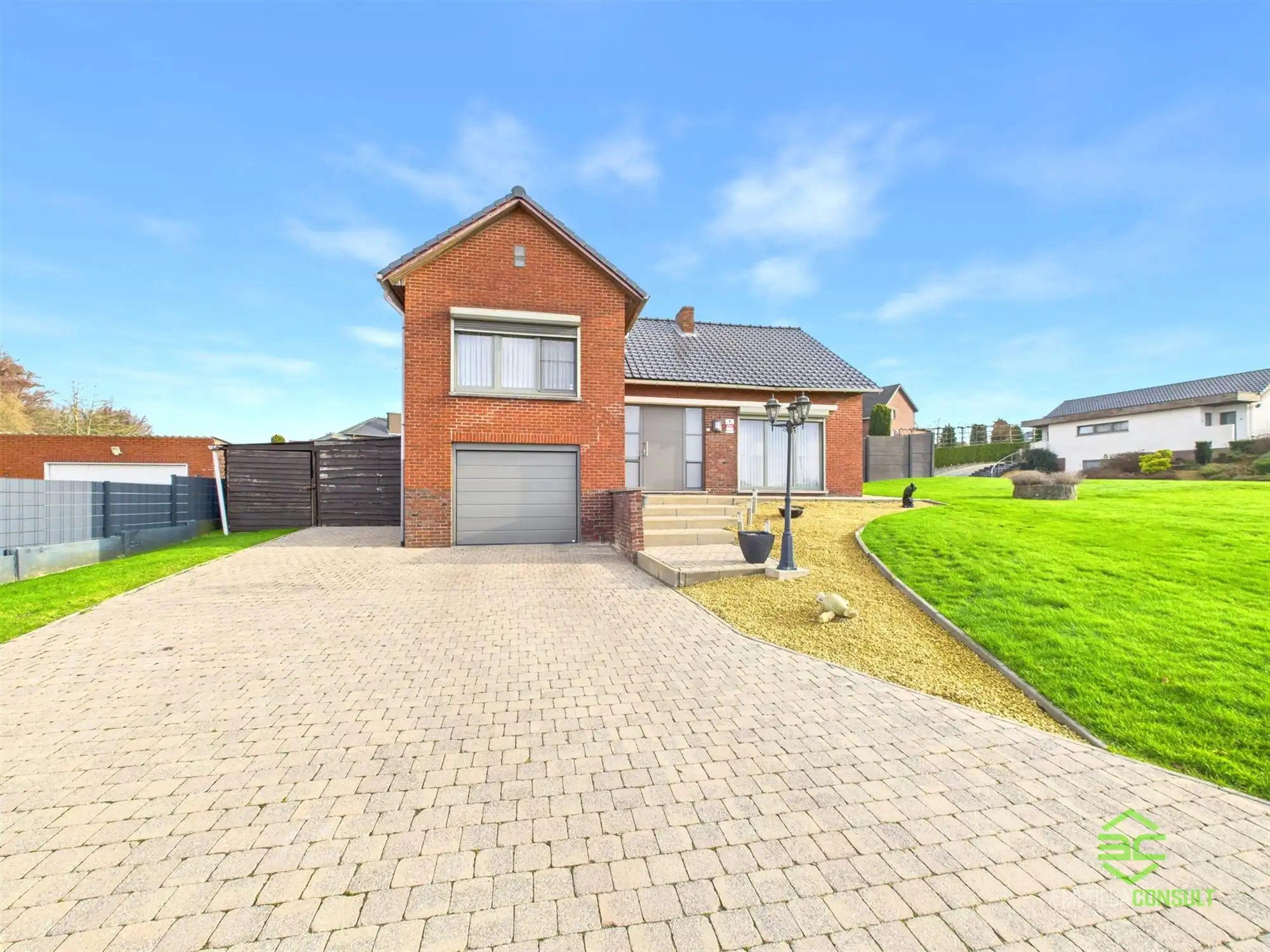 Hoofdfoto van de publicatie: Gezinswoning met 3 slpk op 10a68ca in het centrum!