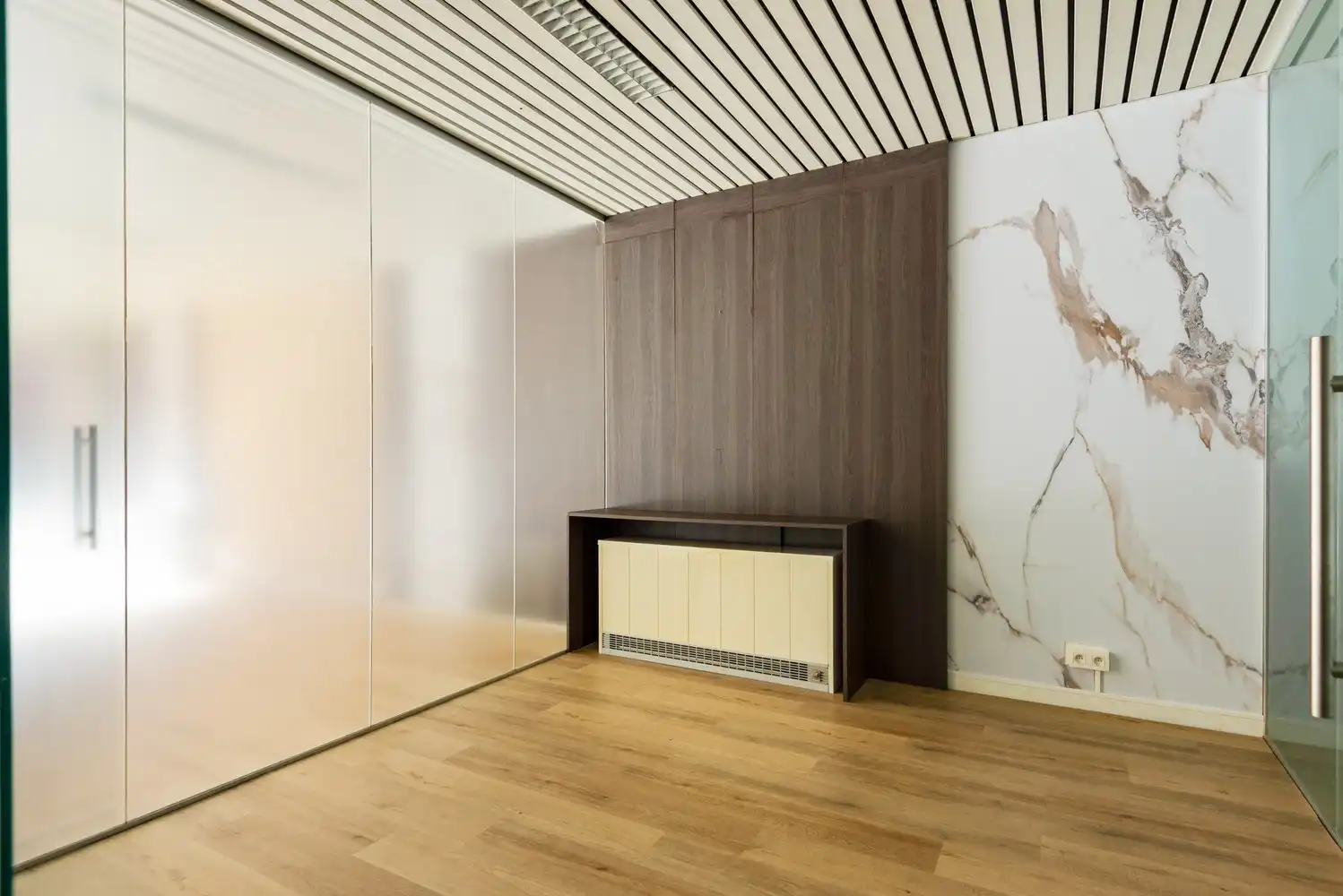 Handelsgelijkvloers in het centrum van Wijnegem! foto 9