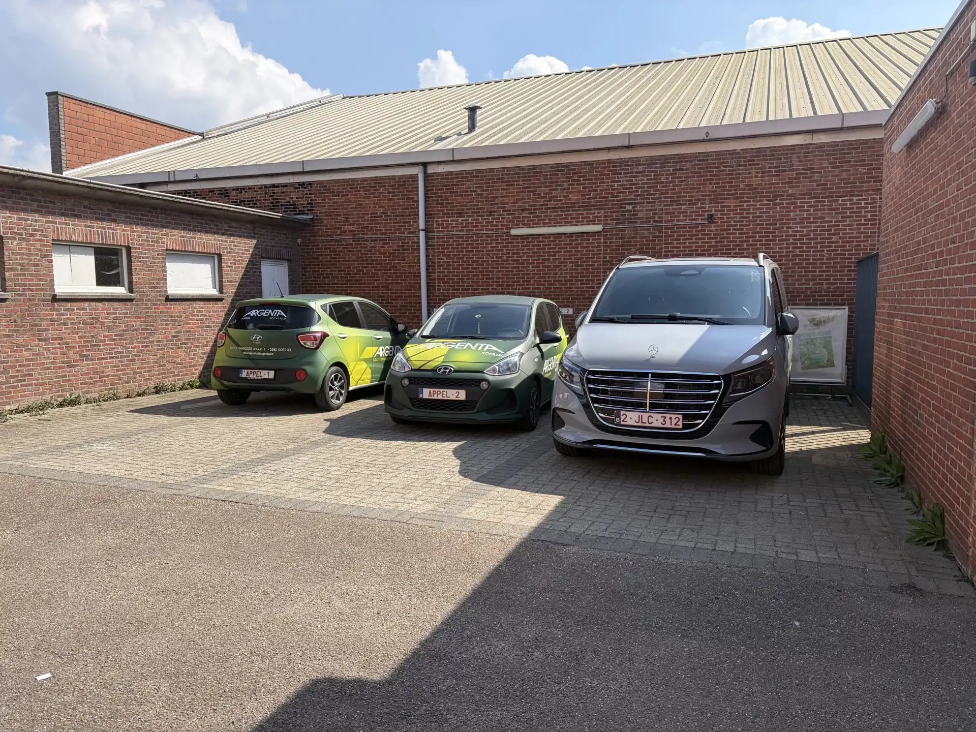 Ruim handelspand op toplocatie in Koersel centrum foto 22