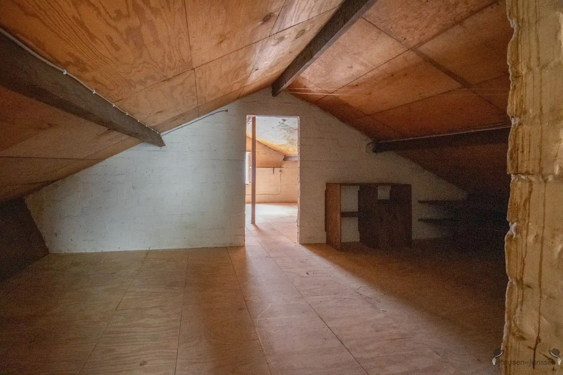 Te renoveren woning met 3 slaapkamers en gekoppelde garage op 613 m². foto 15