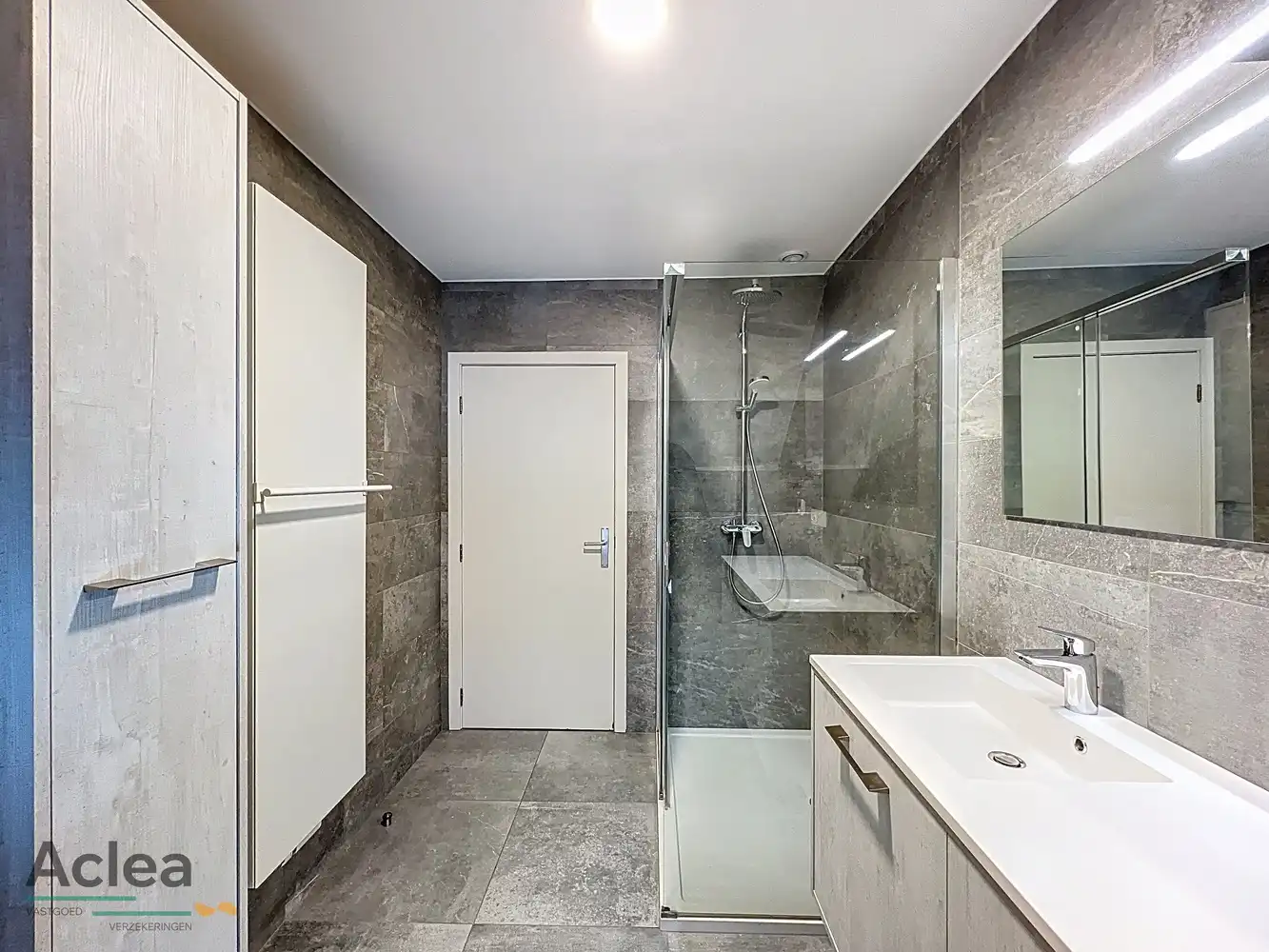 Comfortabele woning met ruime loods foto 18