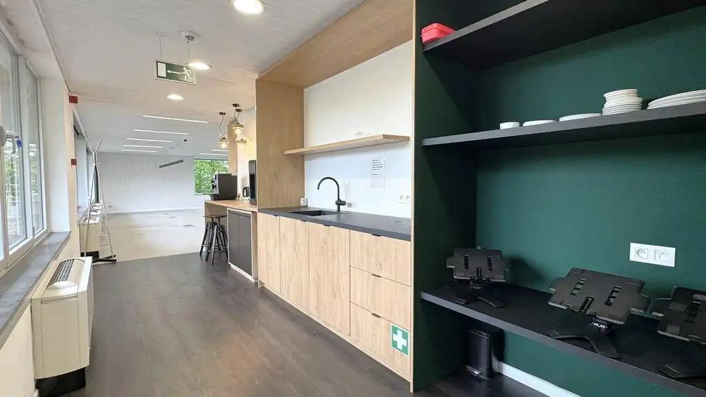 Instapklaar kantoor te huur op zichtlocatie langs N70 in Lochristi foto 10