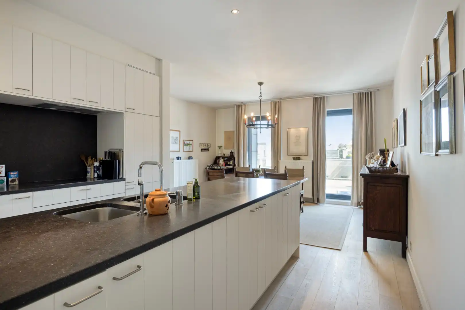 Schitterend 2 slpk appartement met riant terras en garagebox foto 7