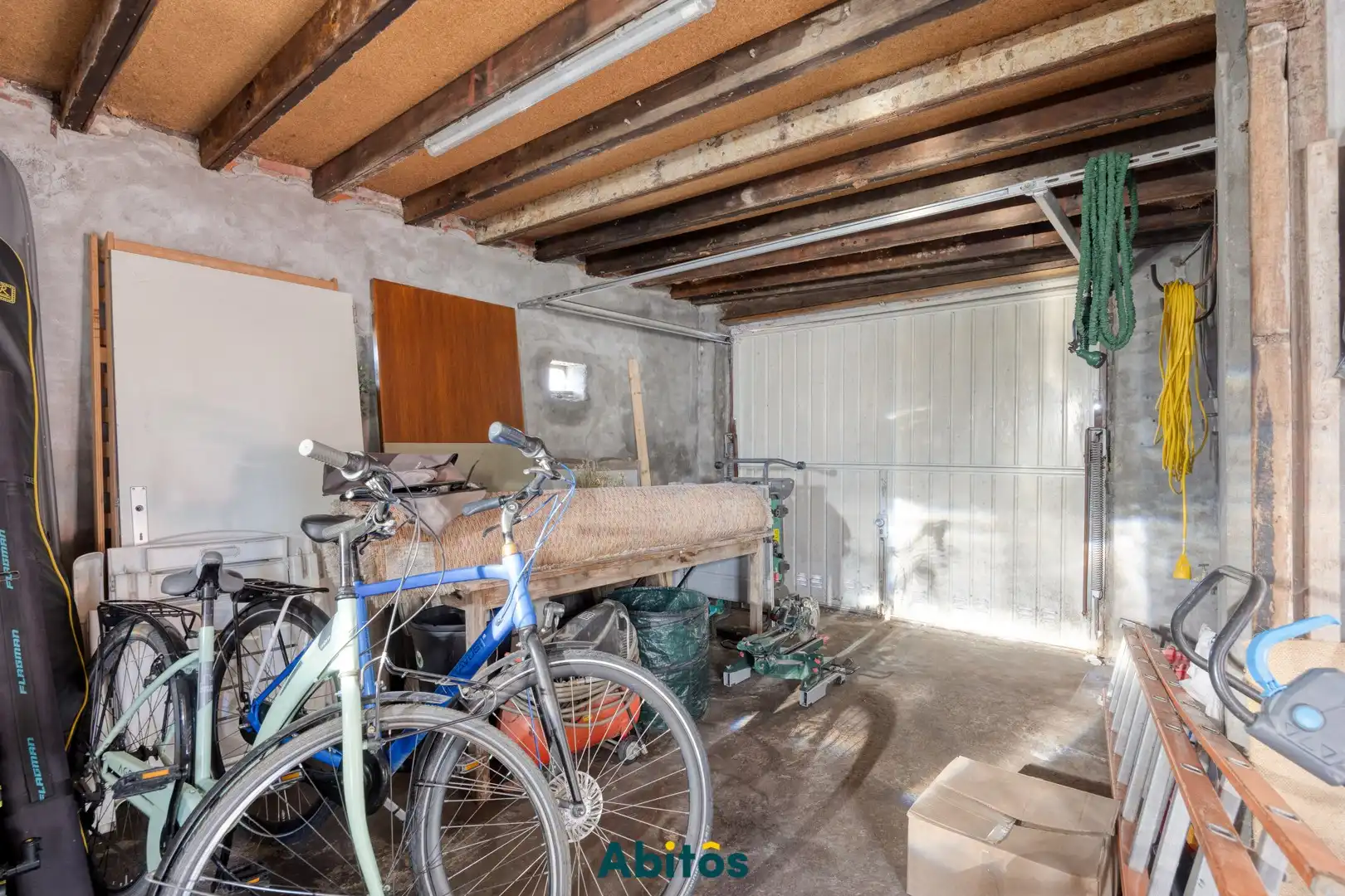 Halfopen woning met ruime opslagruimte foto 25