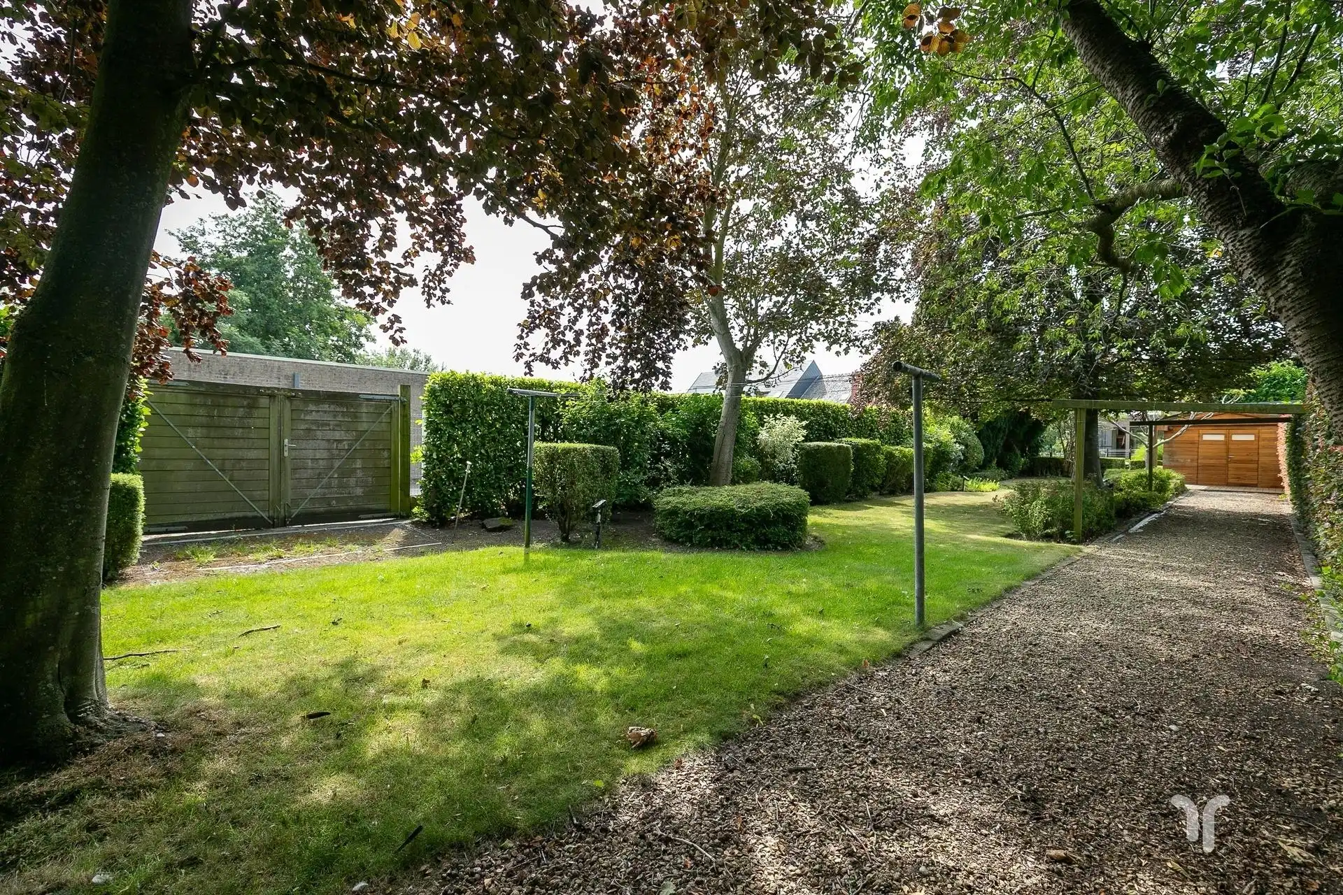 Instapklaar pand, met tal van mogelijkheden, met ruime tuin en uitweg. foto 15