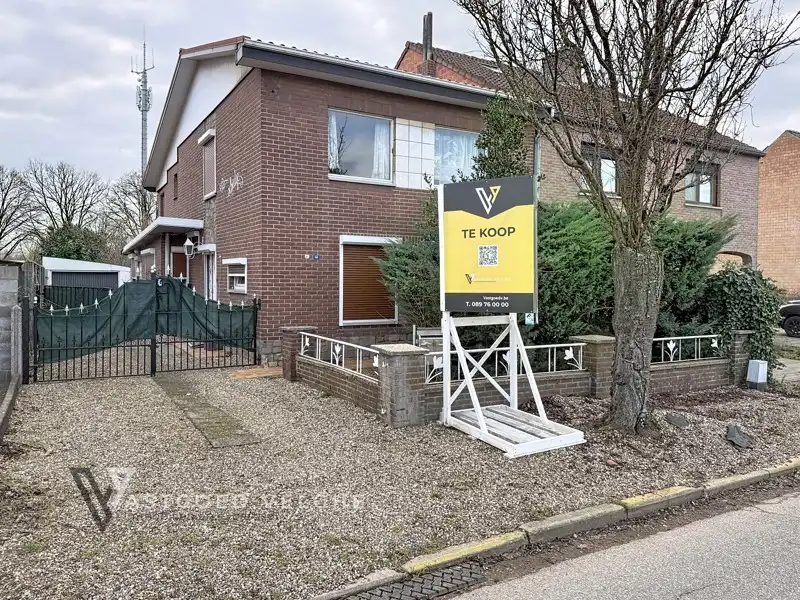 Te renoveren halfopen bebouwing met garage te koop in Maasmechelen (Boudewijnlaan) foto 2