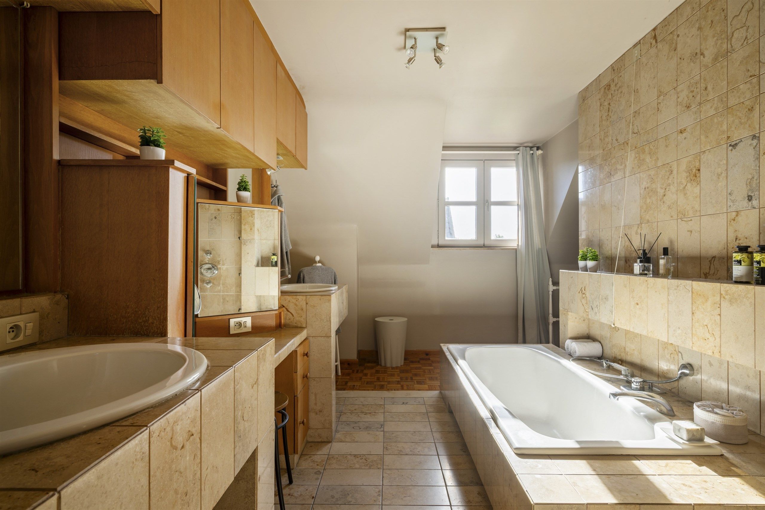 Ontdek deze gezellige eigendom op 1097 m² - 4 slaapkamers +bureel foto 23