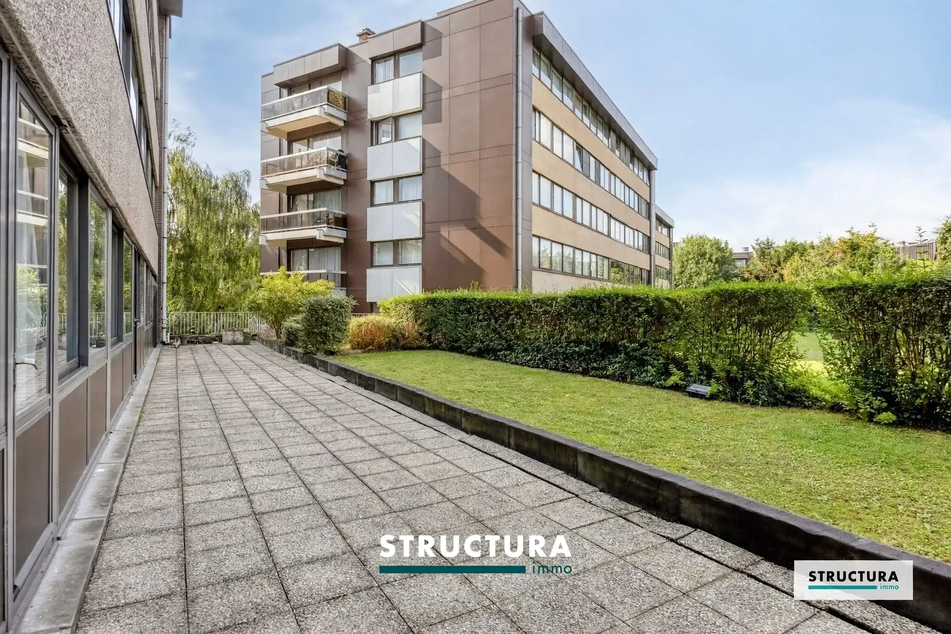 Ruim 3-kamerappartement met terras en tuin foto 13