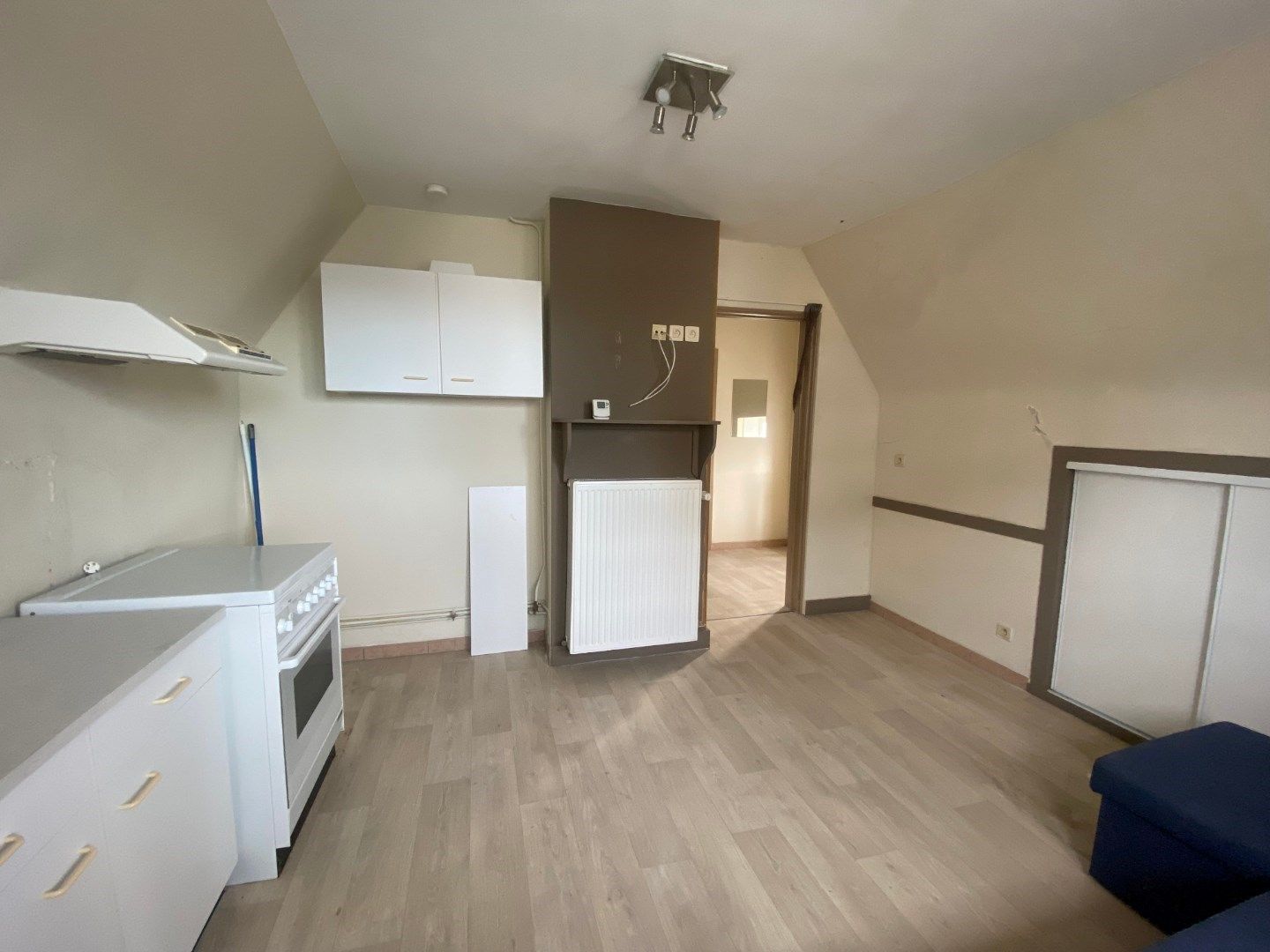 Te renoveren appartement met 1 ruime slaapkamer en garage vlakbij zee  foto 4