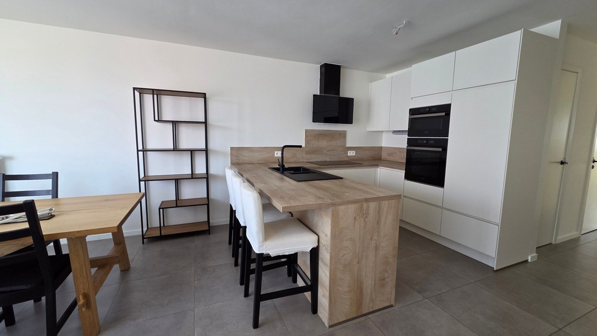 Te huur op jaarbasis – modern appartement in Sint-Idesbald foto 5