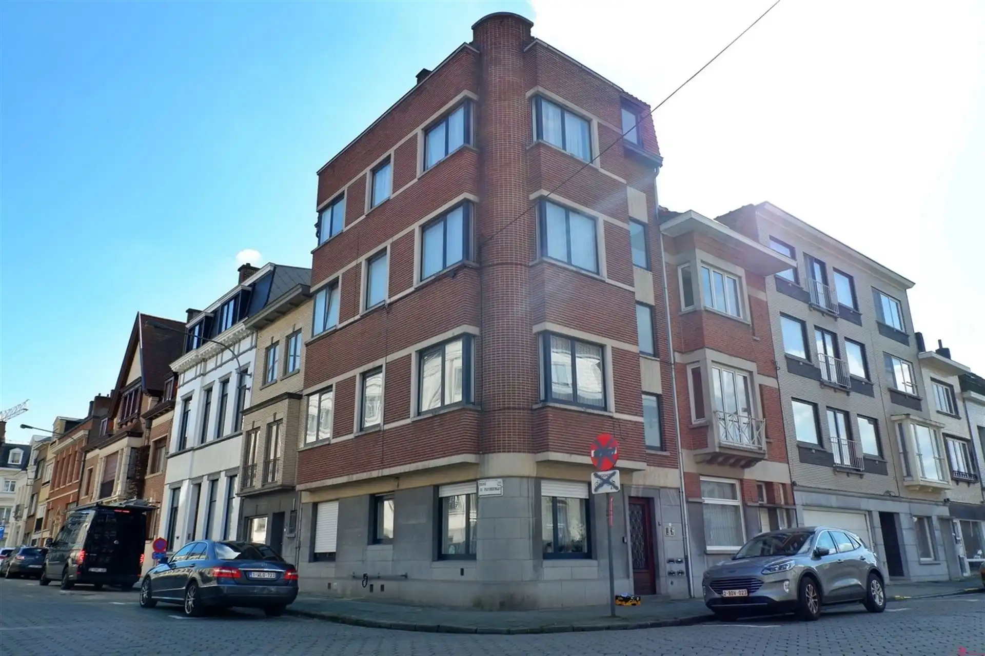 Centraal gelegen hoekappartement foto {{pictureIndex}}