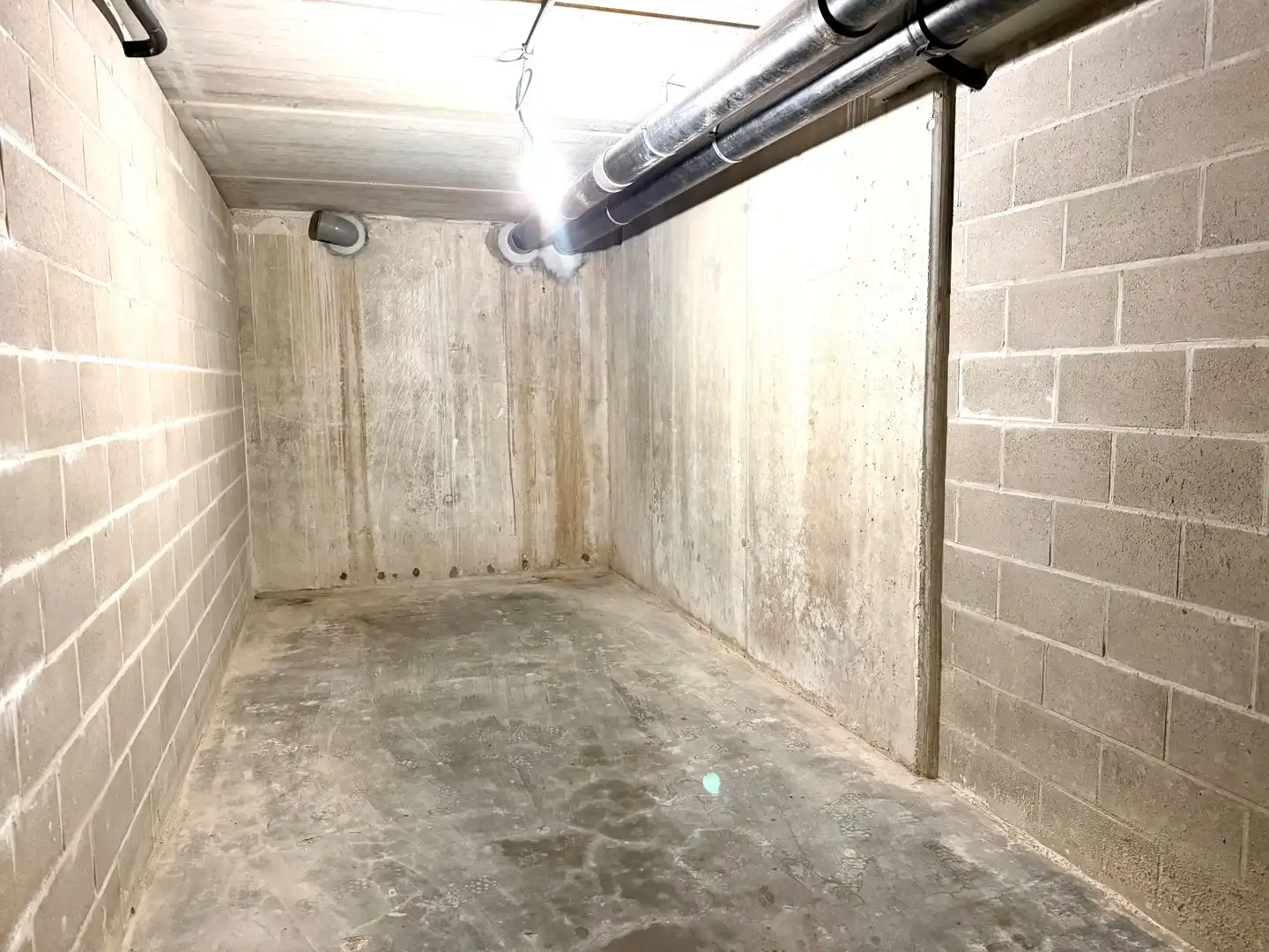 Centraal gelegen, gelijkvloers appartement met 2 slaapkamers en terras met zicht op de Leie foto 15