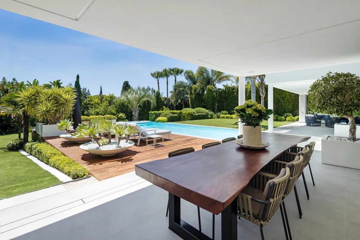 Exclusieve Award-winnende villa in Marbesa: luxe wonen op slechts stappen van het strand! foto 9