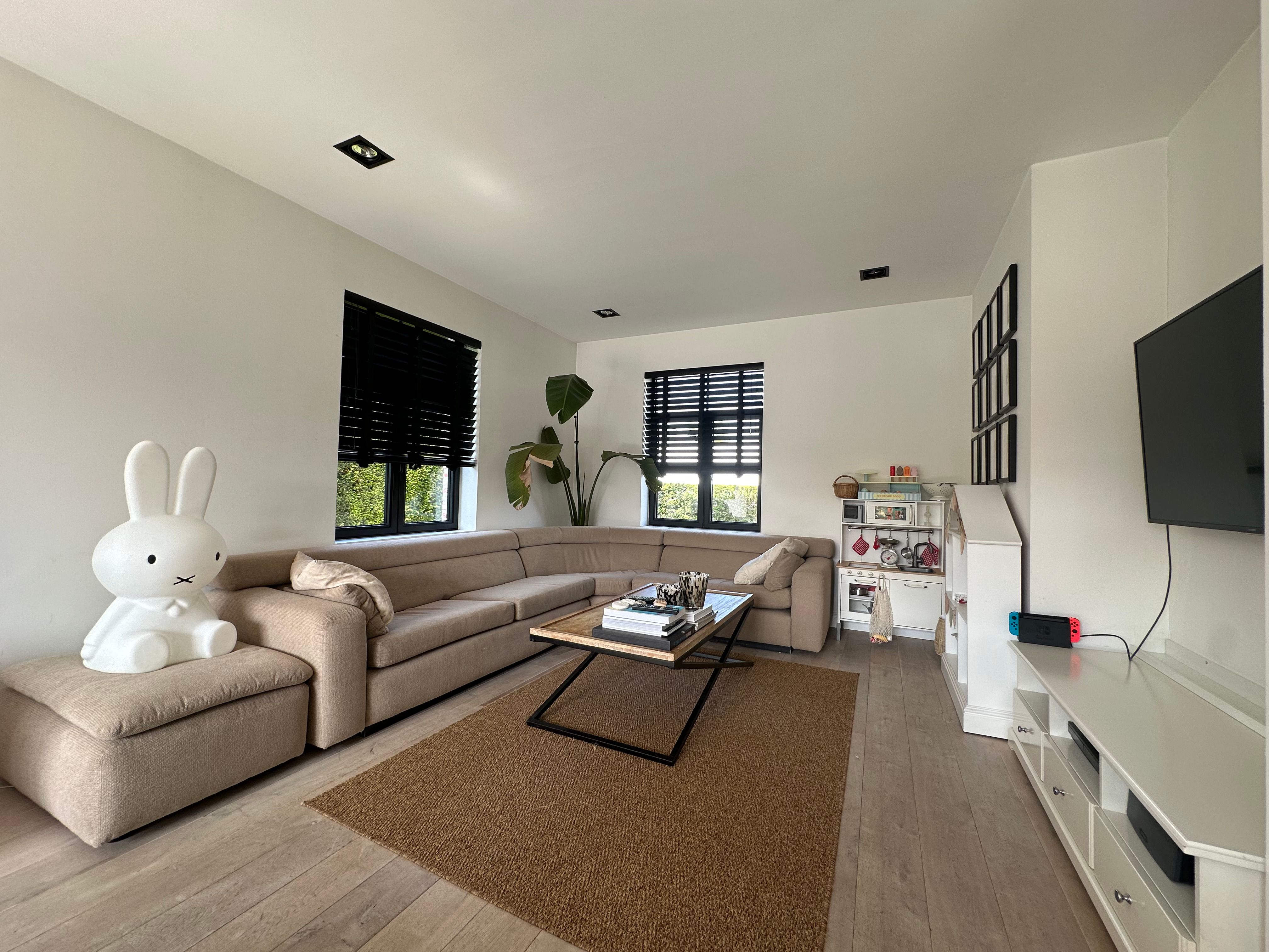 Recente, stijlvolle woning met mooie tuin nabij centrum Merelbeke foto 4