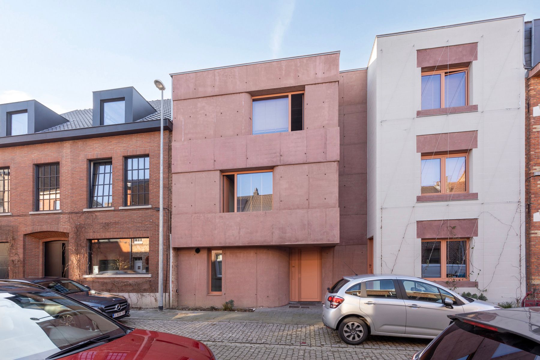 Ruime woning met 3 slpk. en tuin in het centrum van Hasselt  foto {{pictureIndex}}