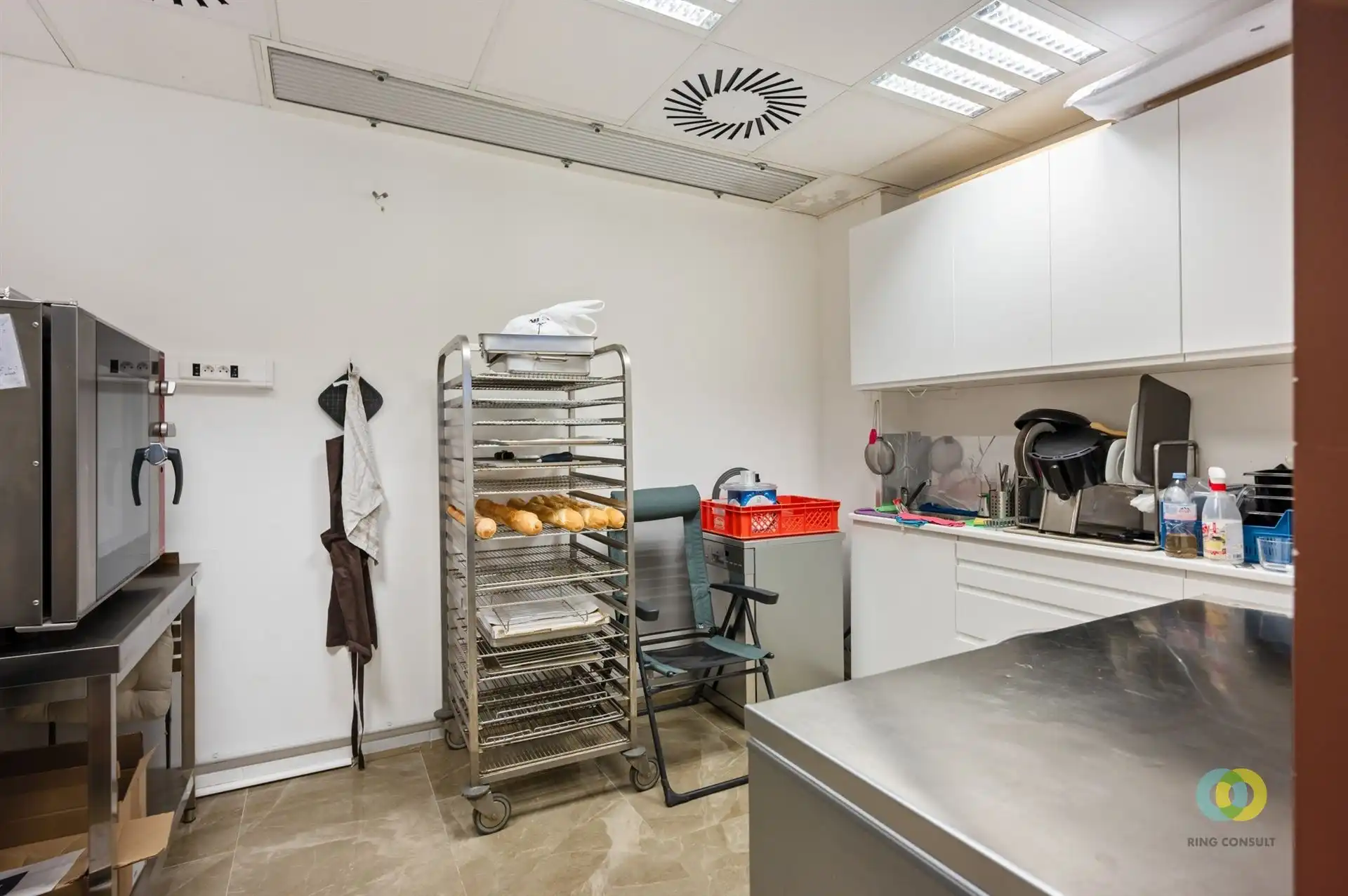 Woning met commercieel gelijkvloers en een goed rendement foto 3