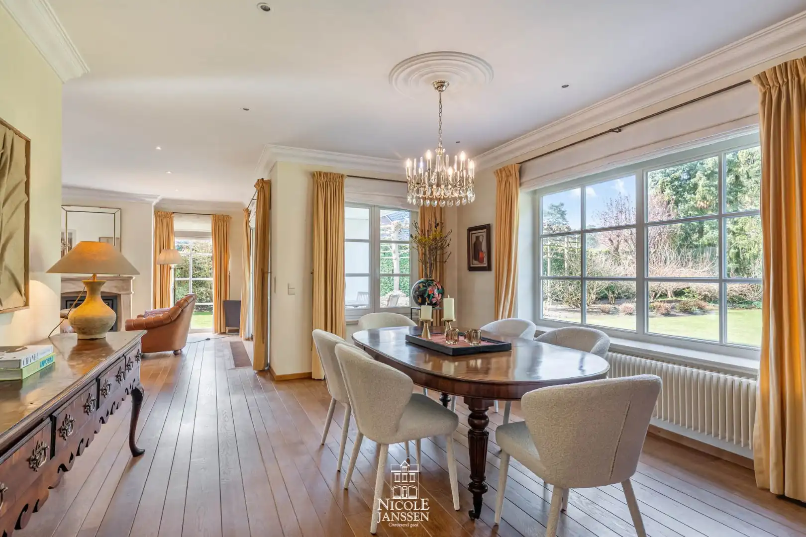 Ruim ingedeelde villa foto 7